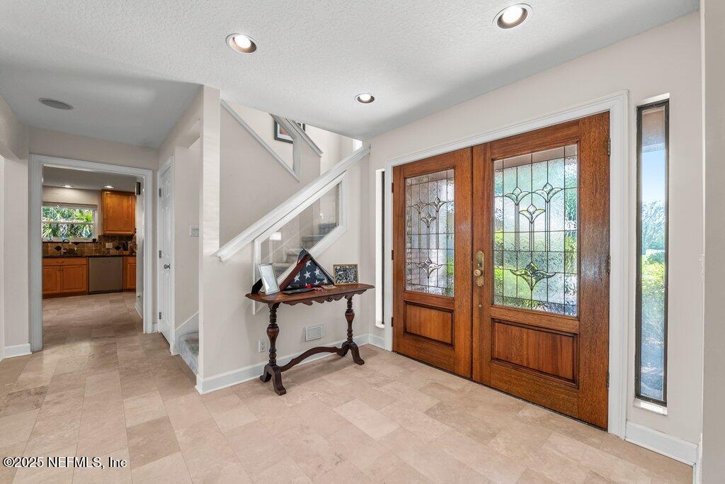 329 ROSCOE Boulevard N