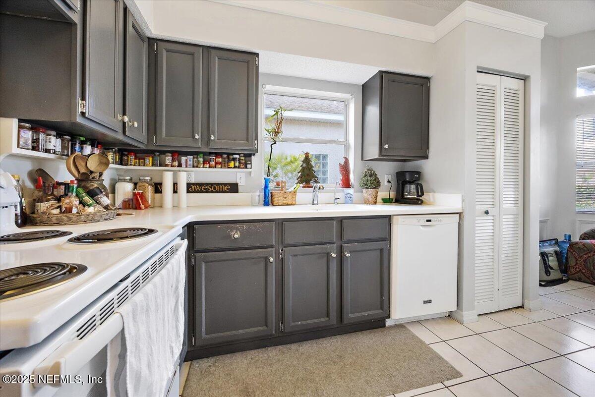 256 KINGSTON Drive