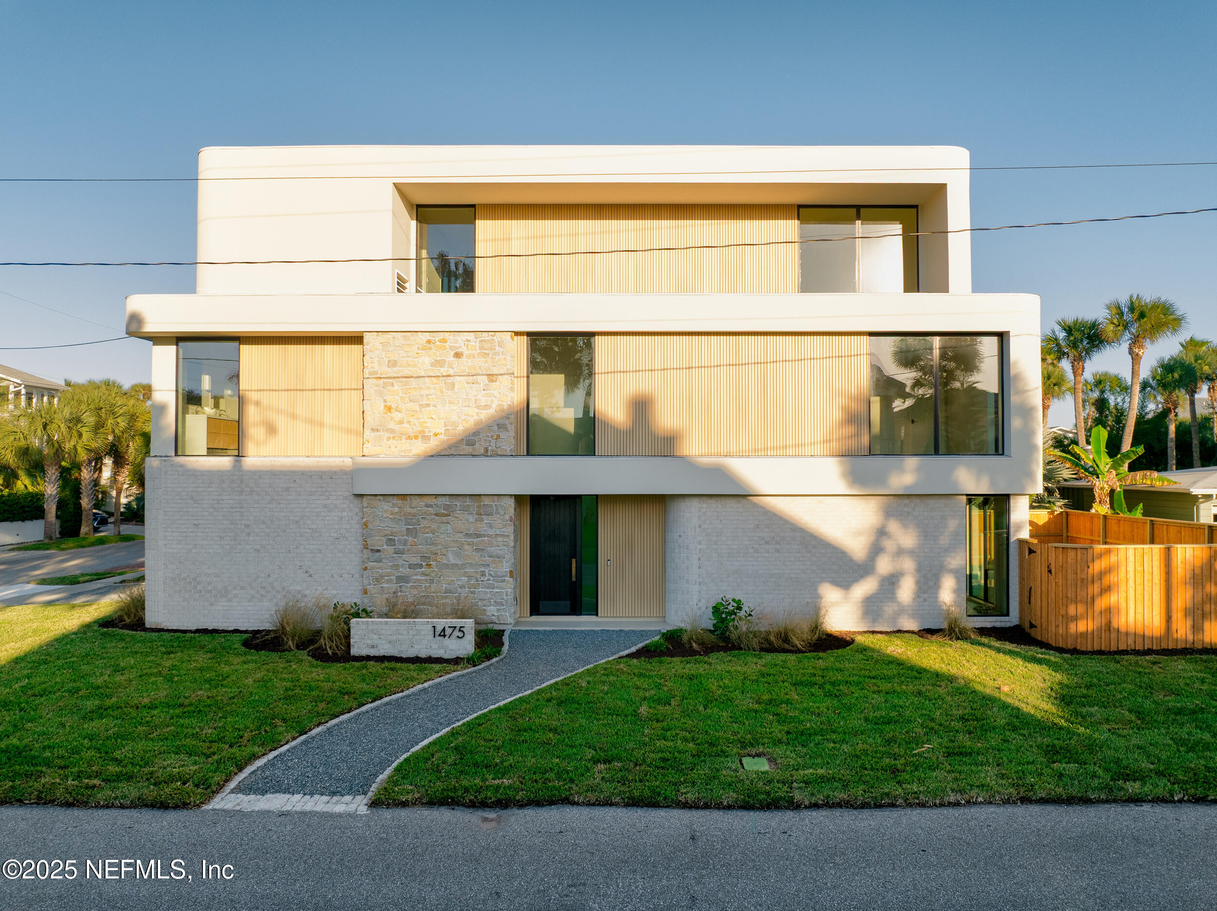 1475 OCEAN Boulevard