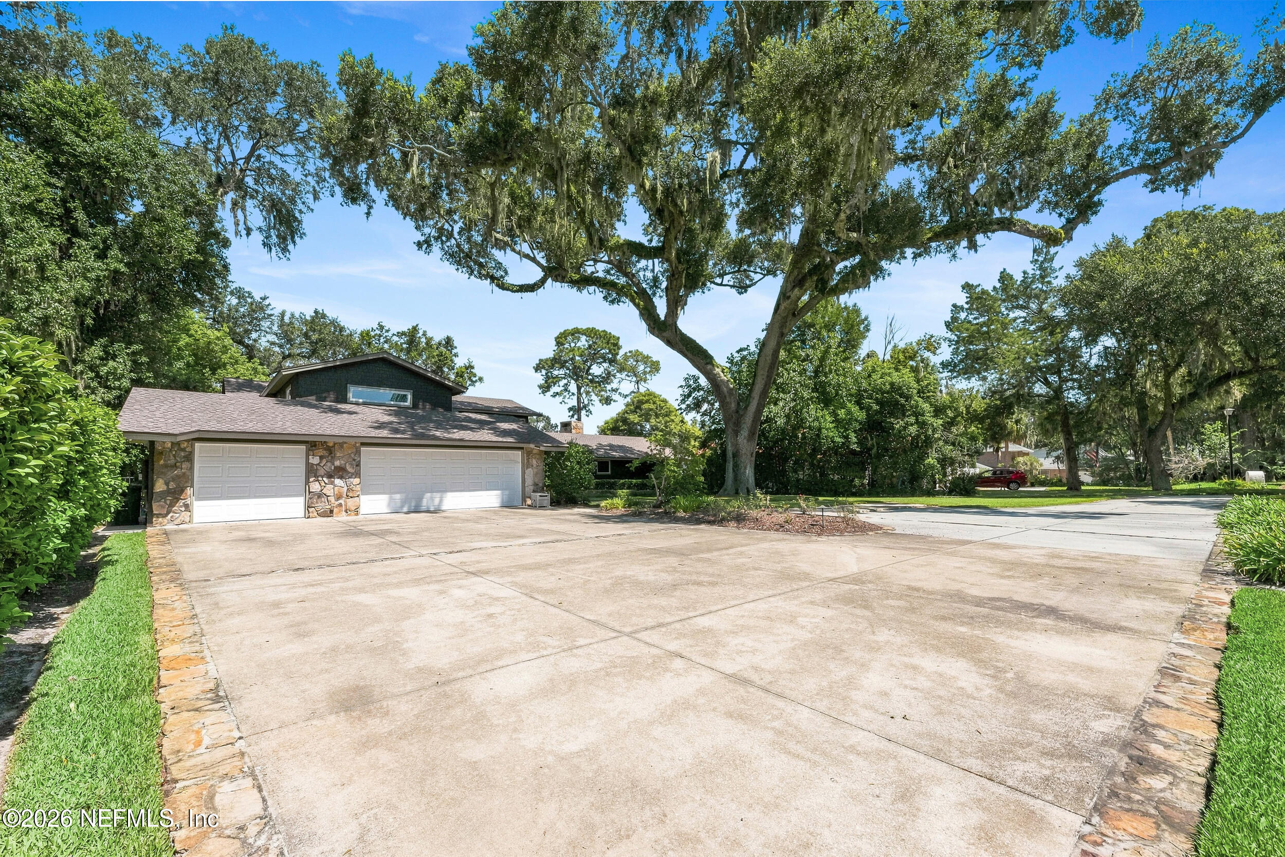 3076 ISSER Lane