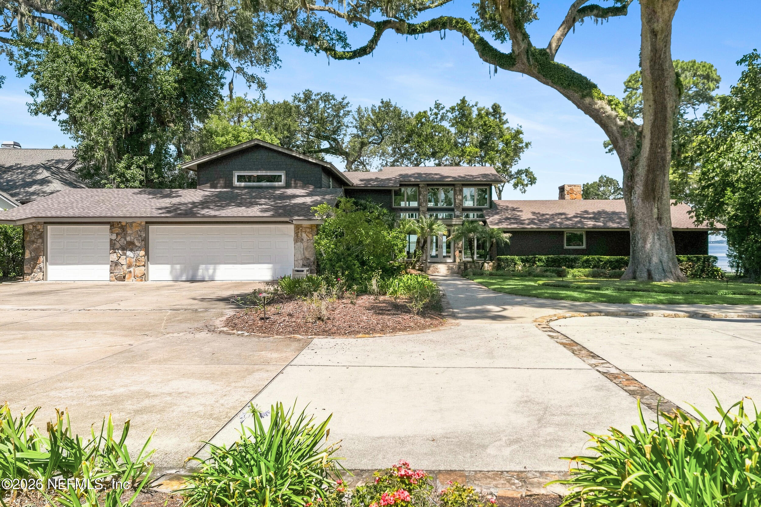 3076 ISSER Lane