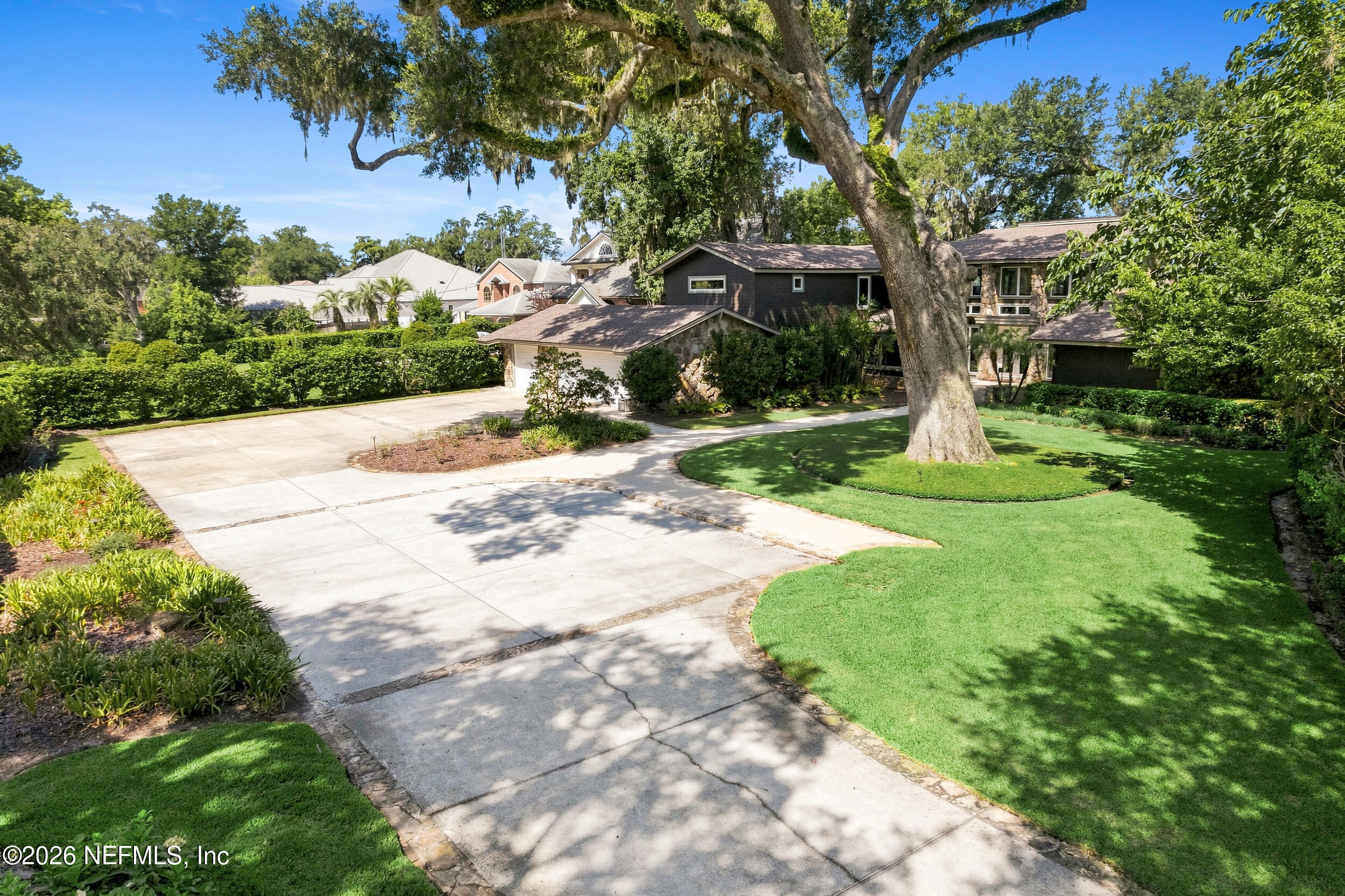 3076 ISSER Lane
