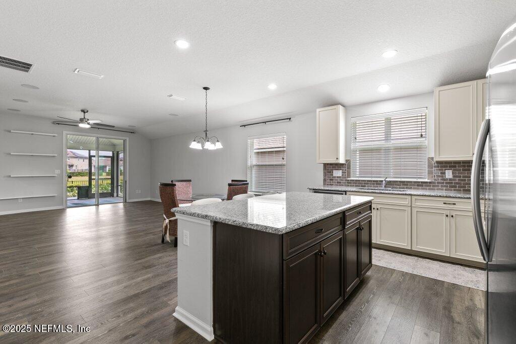 7019 EMSLEY Circle
