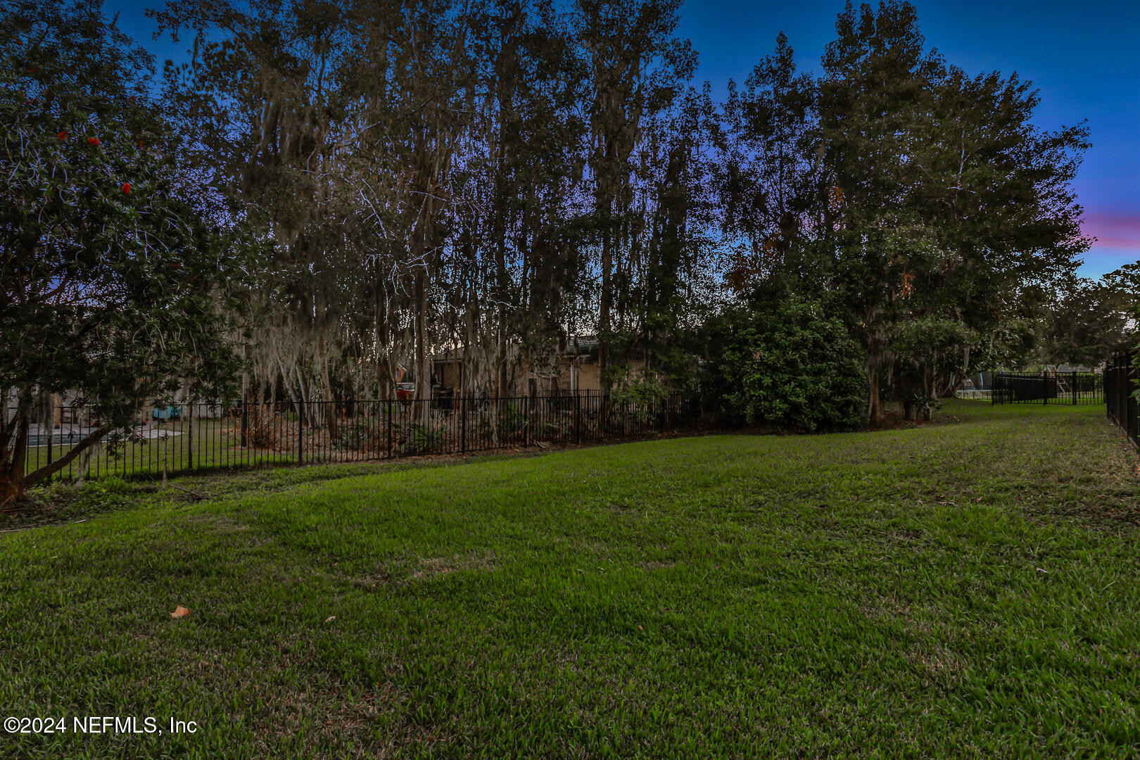 2176 AUTUMN COVE Circle