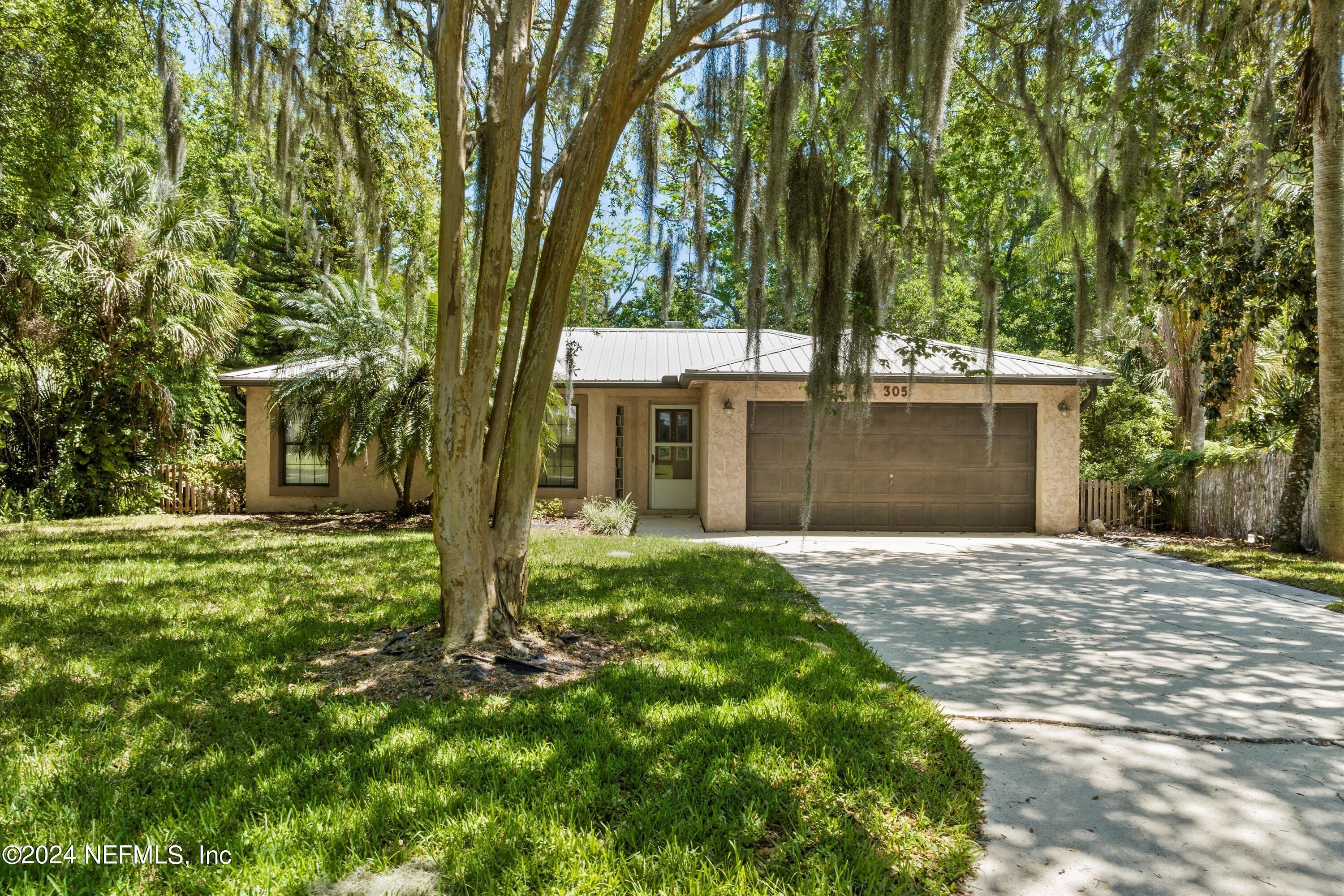 St Augustine, FL home for sale located at 305 Wisteria Road, St Augustine, FL 32086