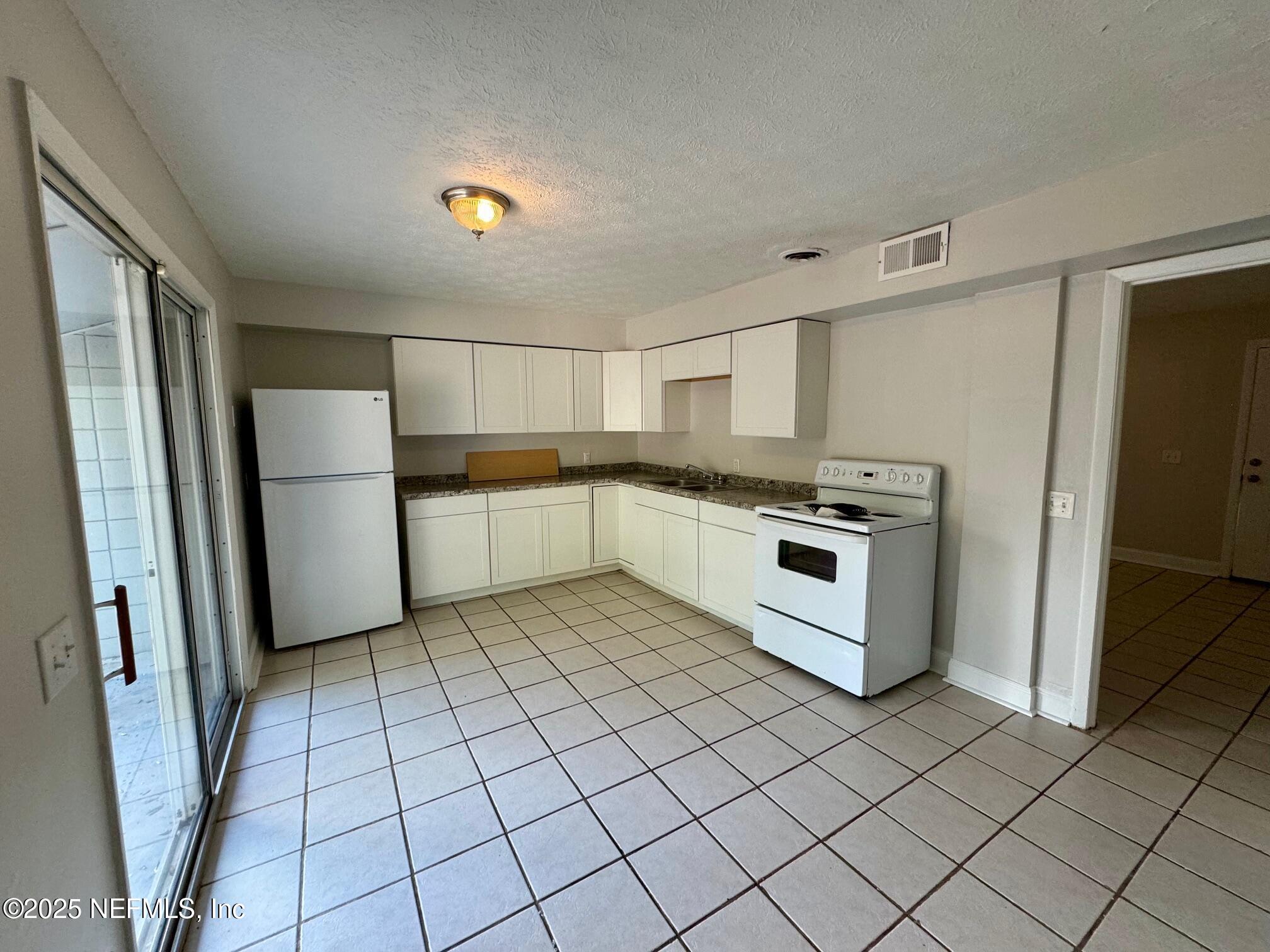 1641 E 16TH Street