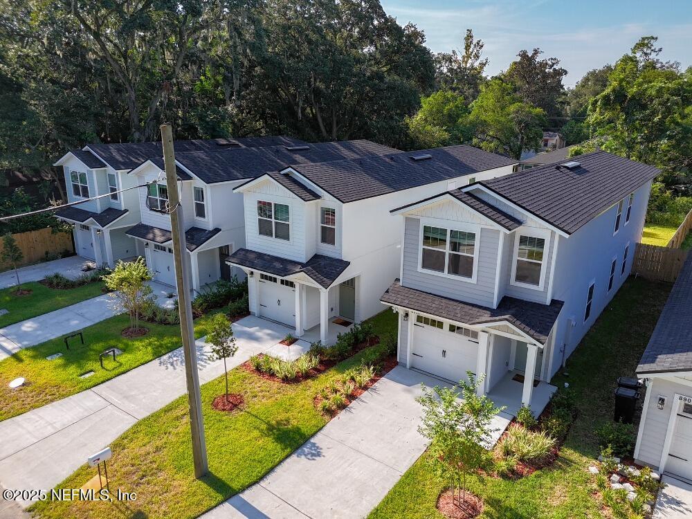 8910-8922 FREE Avenue