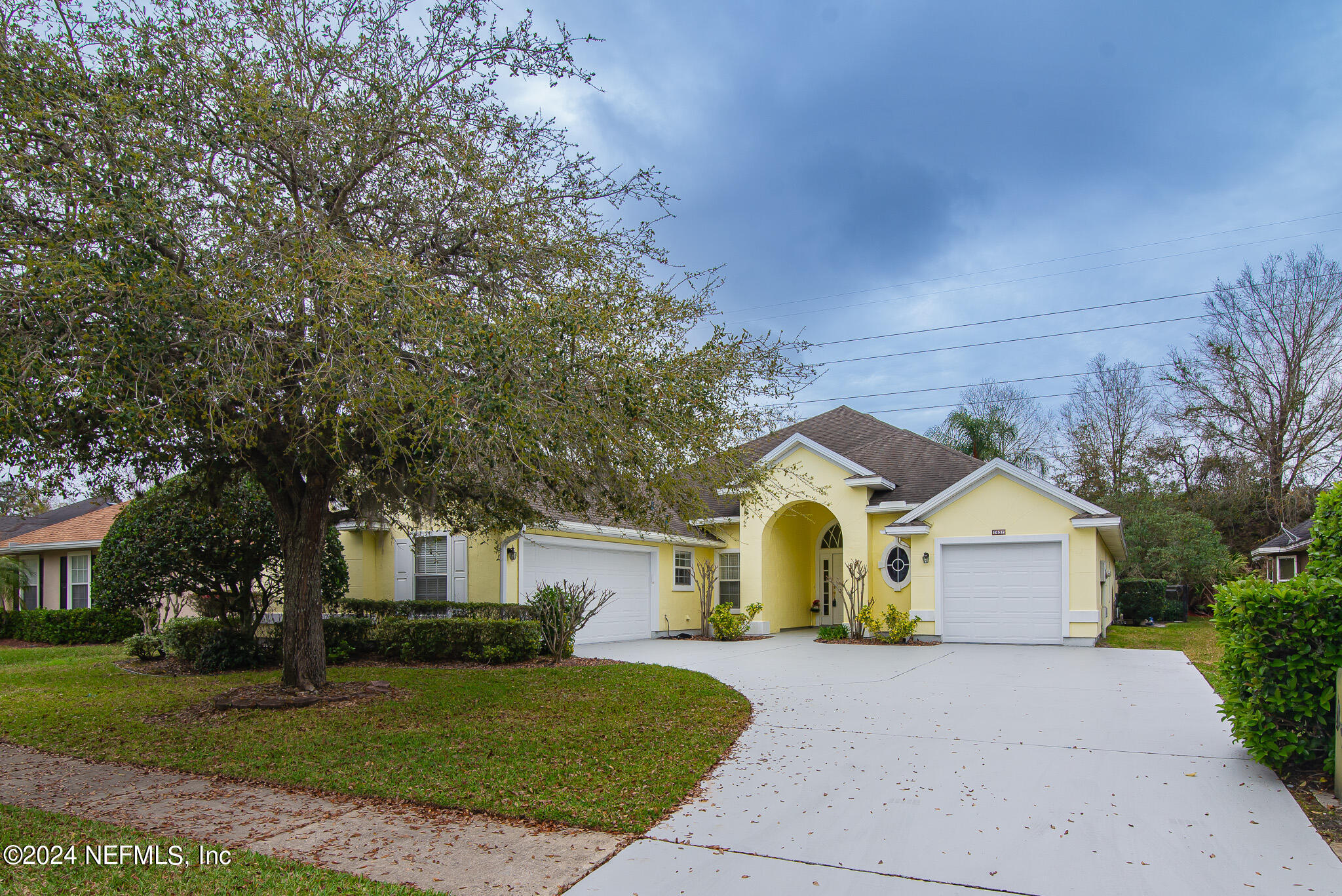 Jacksonville, FL home for sale located at 7637 Crosstree Lane, Jacksonville, FL 32256