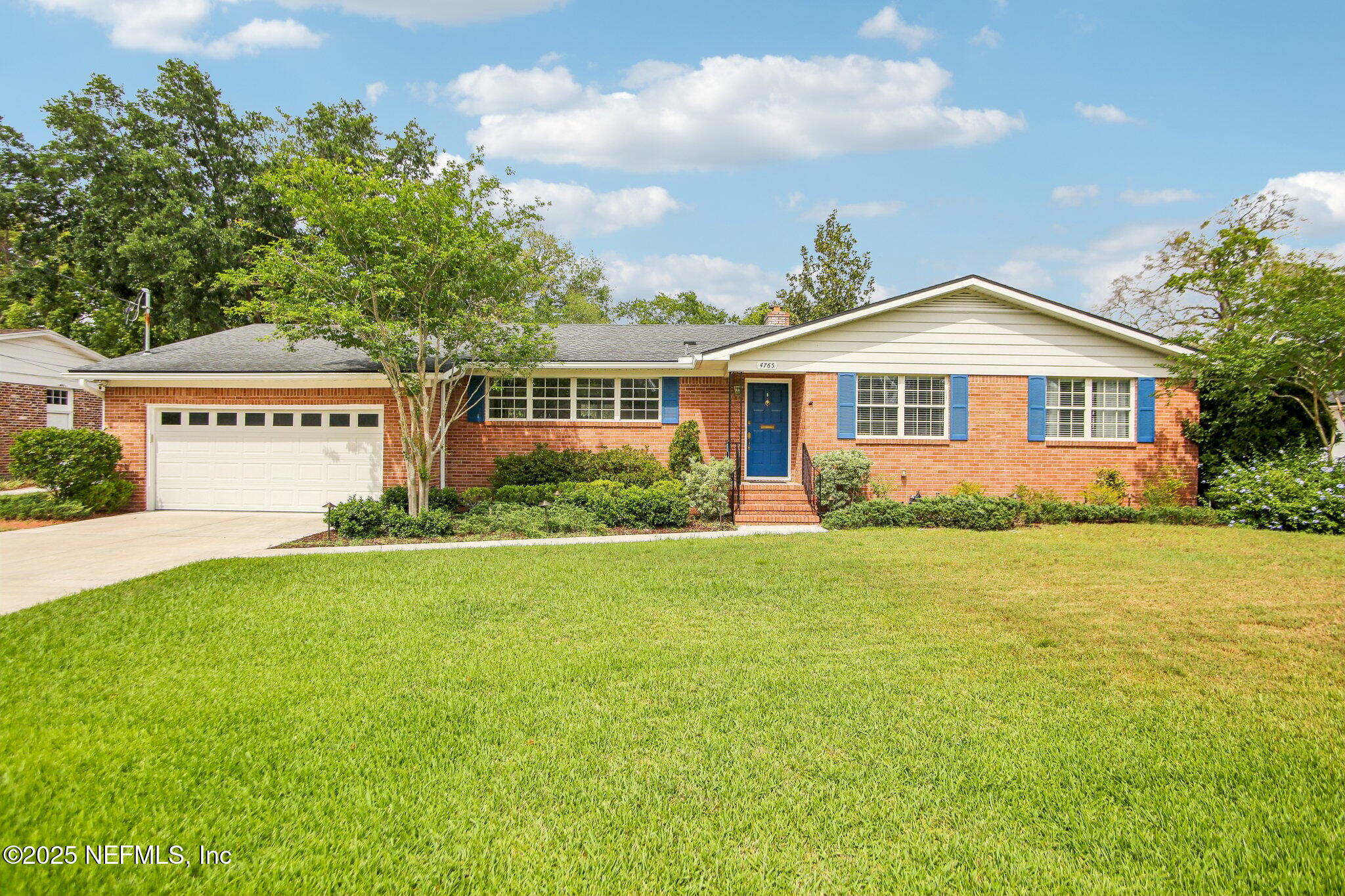 4765 QUEEN Lane