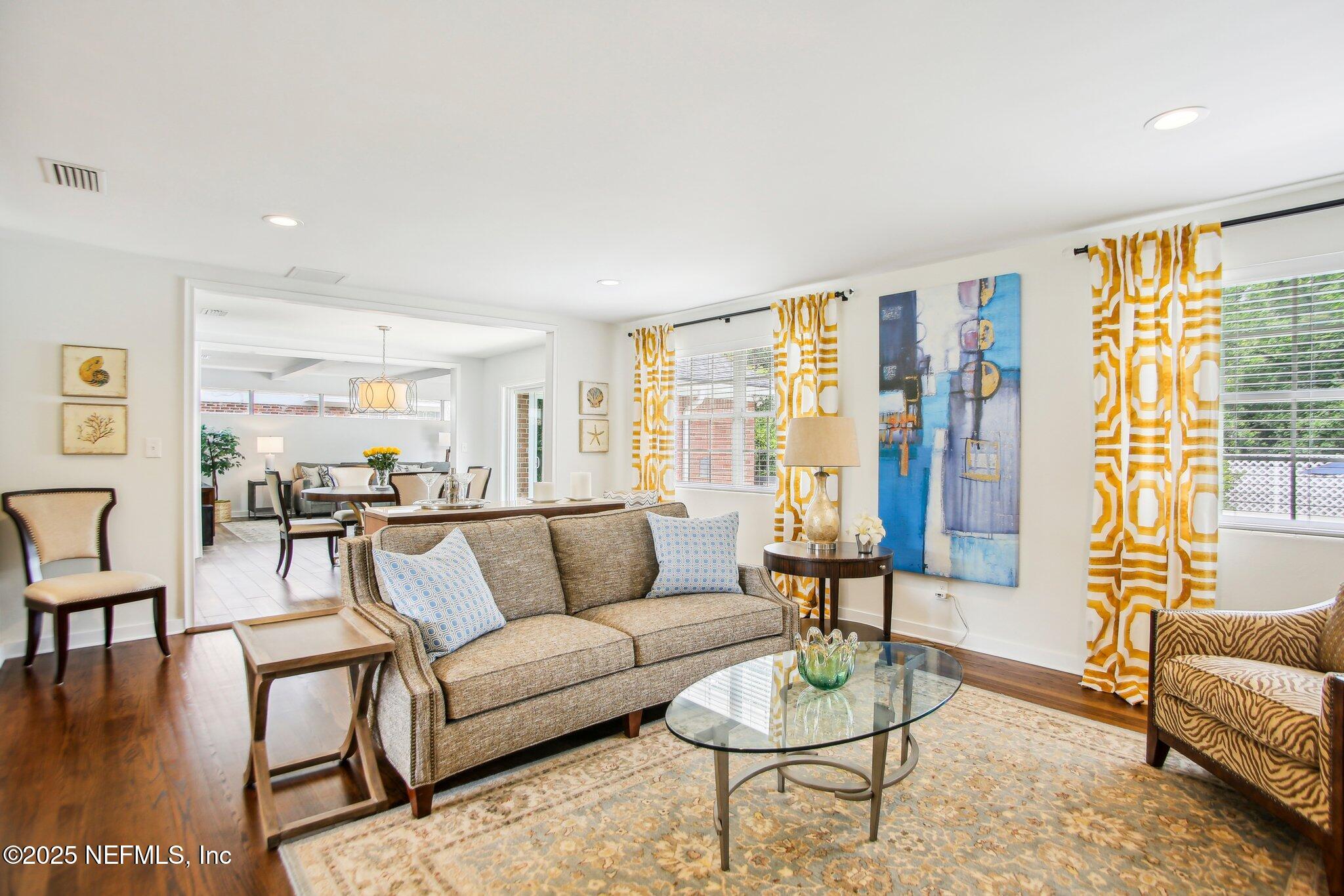 4765 QUEEN Lane