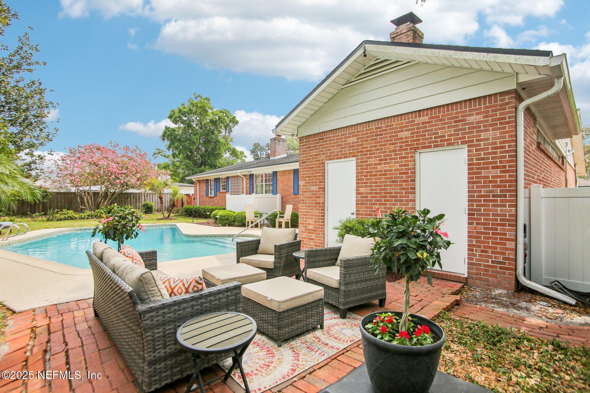 4765 QUEEN Lane