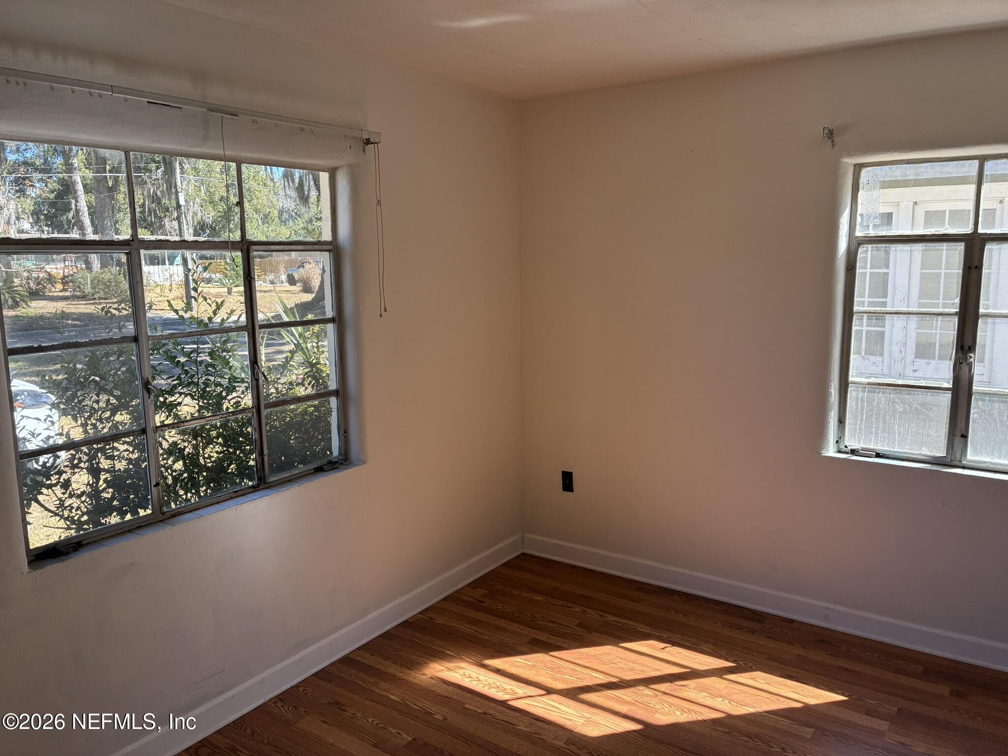 809 N CYPRESS Avenue