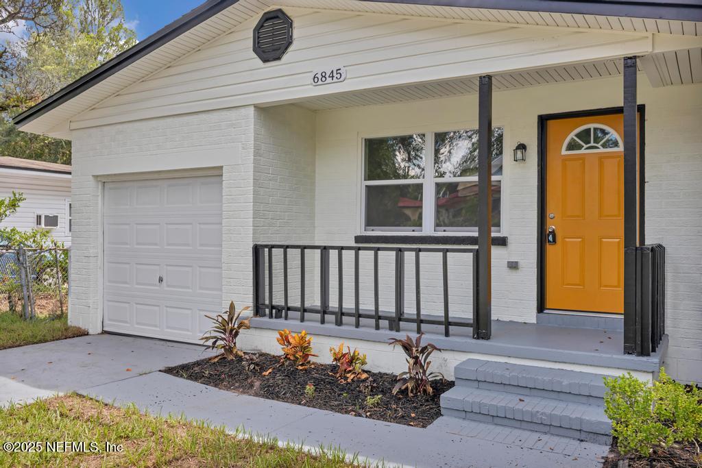 6845 E RHODE ISLAND Drive