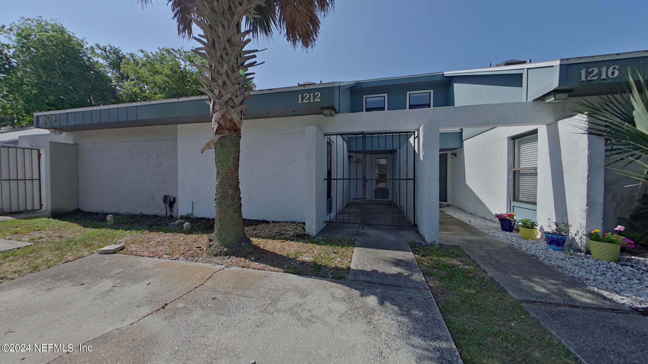 Jacksonville, FL home for sale located at 1212 Songbird Lane, Jacksonville, FL 32233
