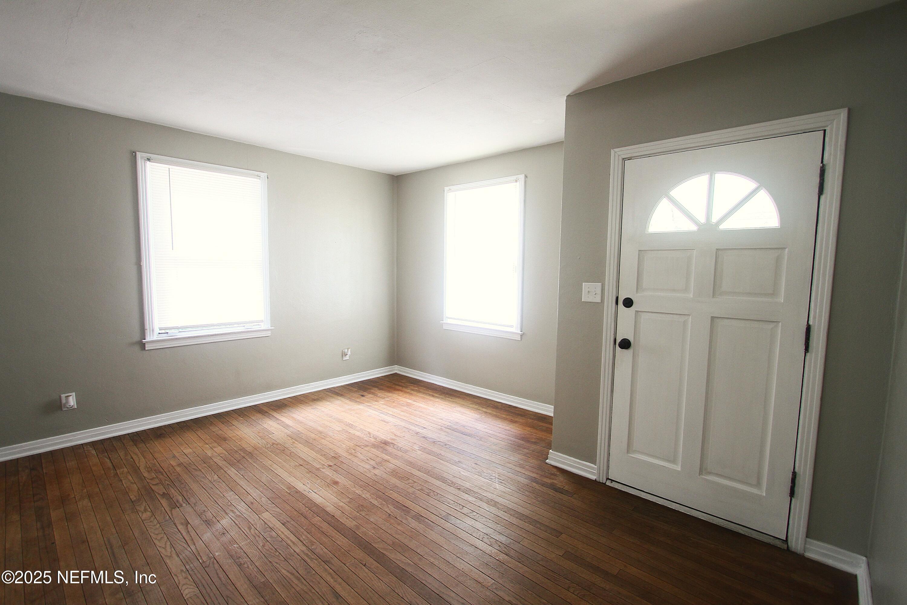 9757 N MACARTHUR Court