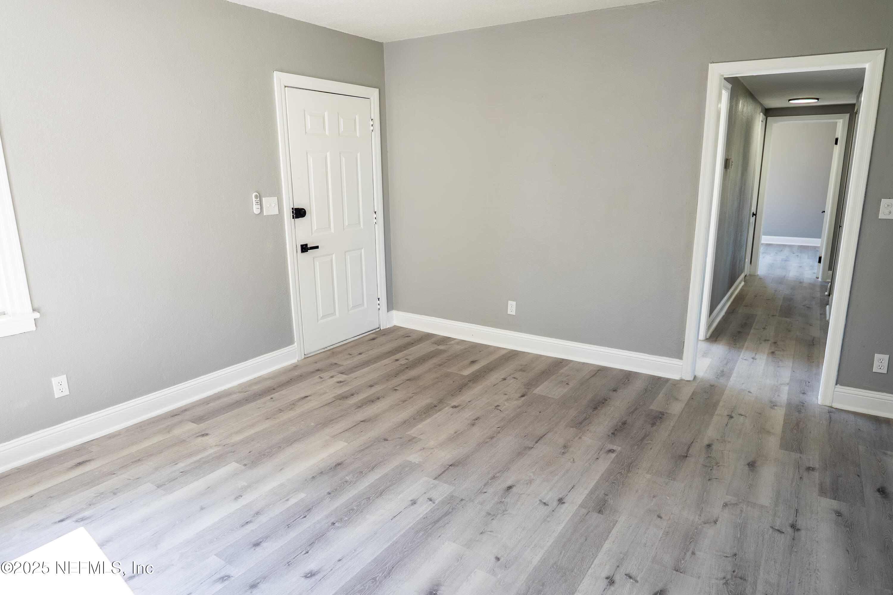 5035 KINGSBURY Street