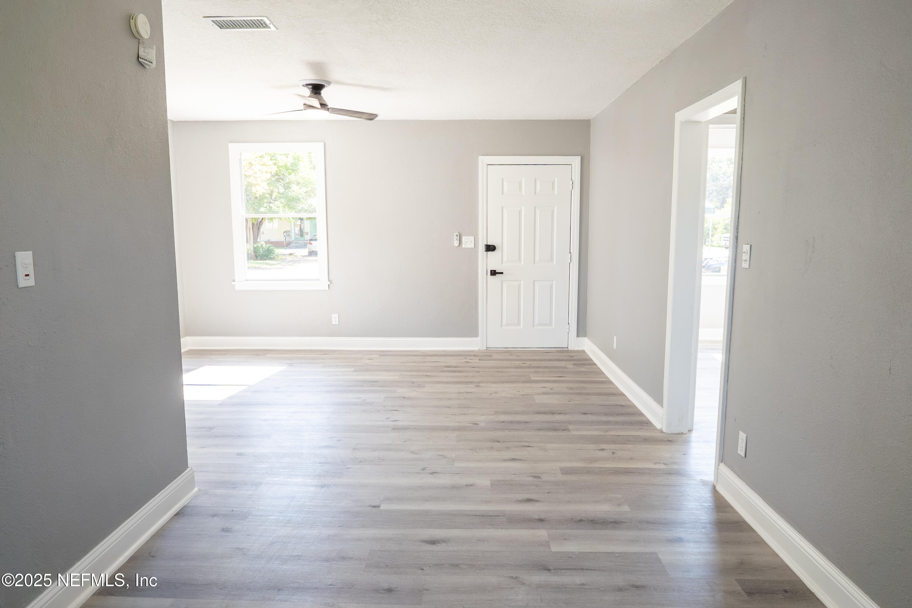 5035 KINGSBURY Street