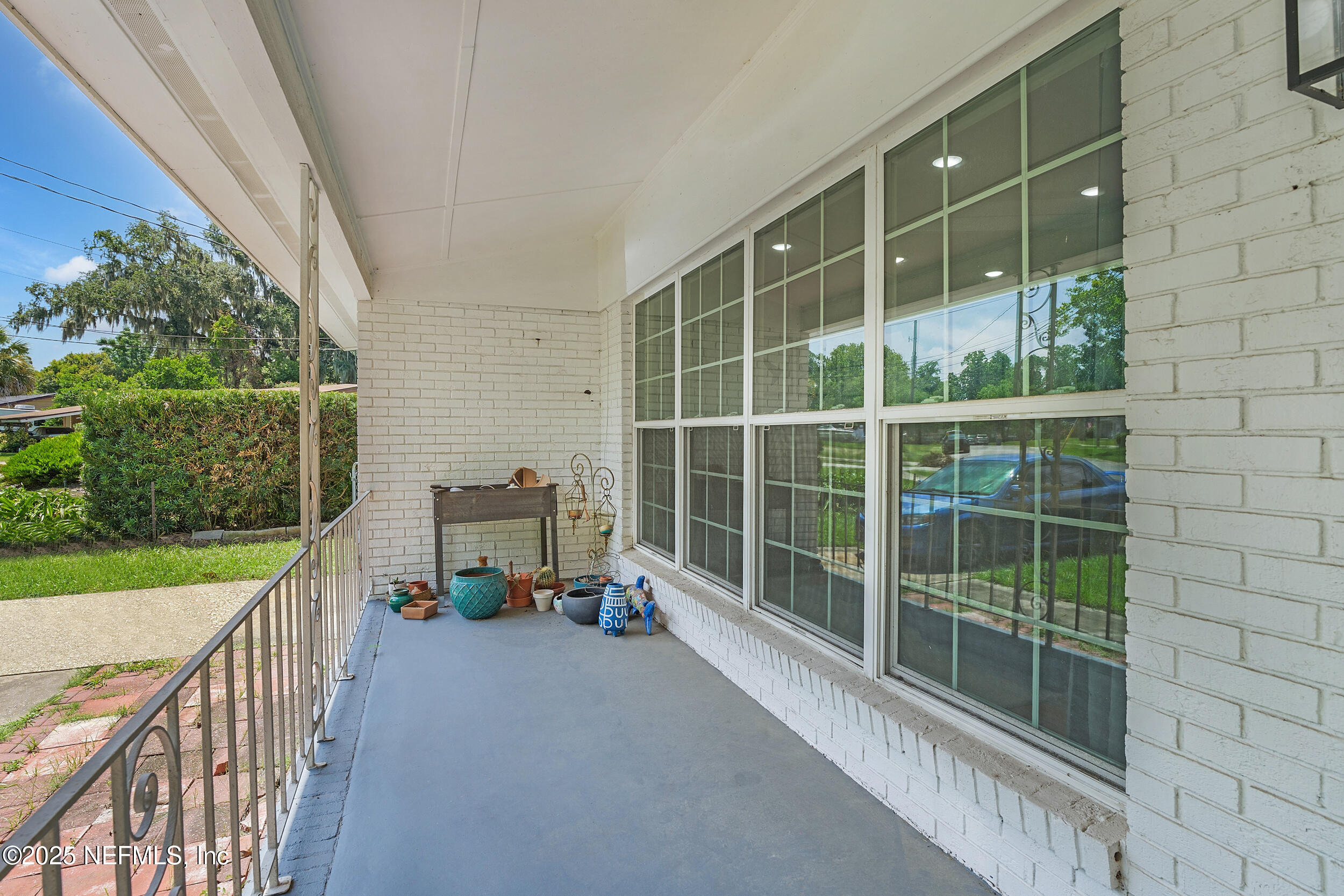 2535 HAZEL Drive