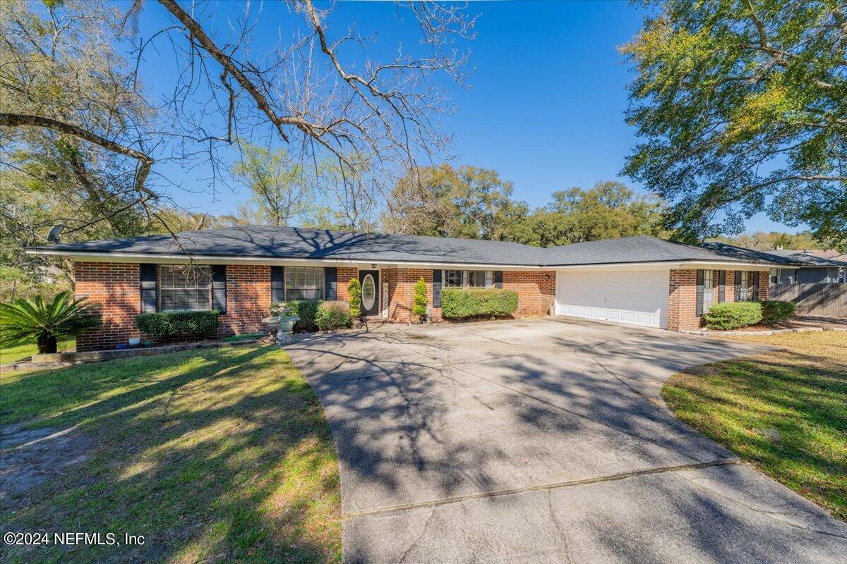 Green Cove Springs, FL home for sale located at 1311 LAKE ASBURY Drive, Green Cove Springs, FL 32043
