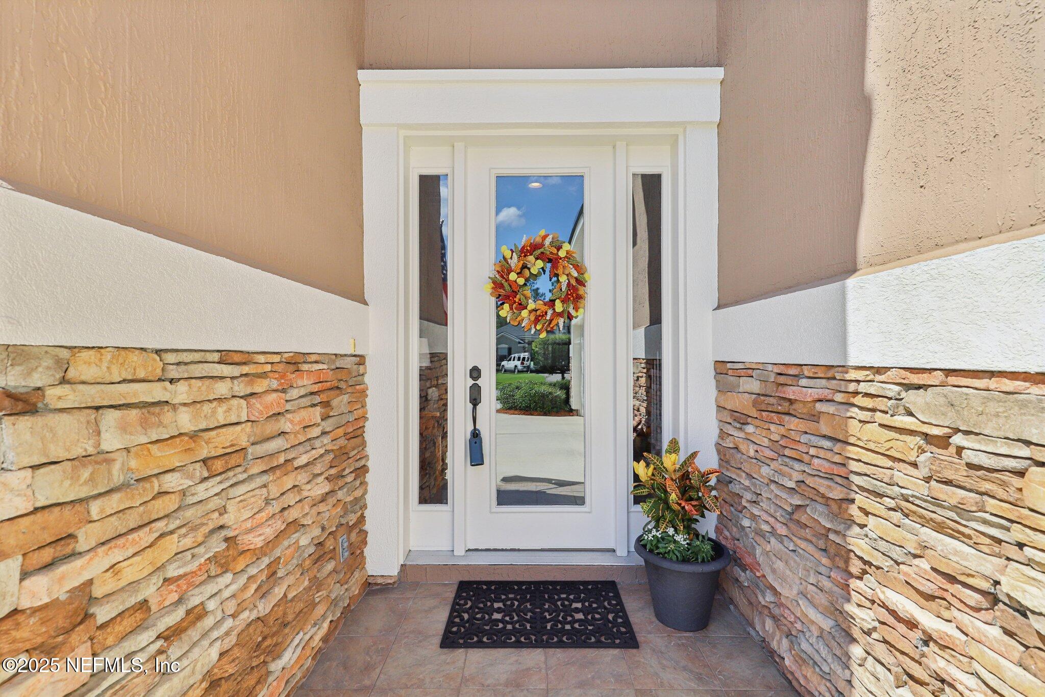 2111 AUTUMN COVE Circle