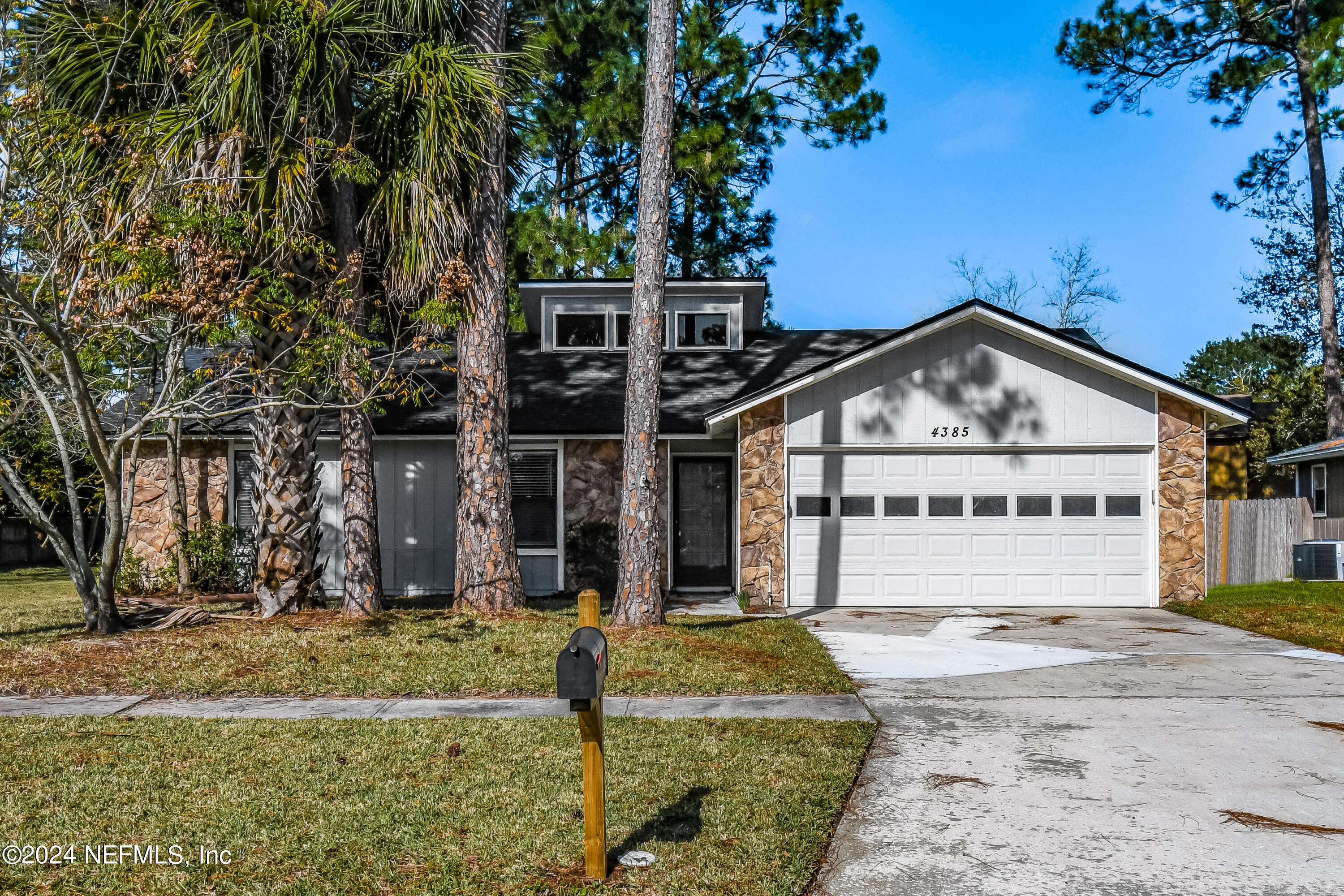 Jacksonville, FL home for sale located at 4385 Queensway Drive, Jacksonville, FL 32257