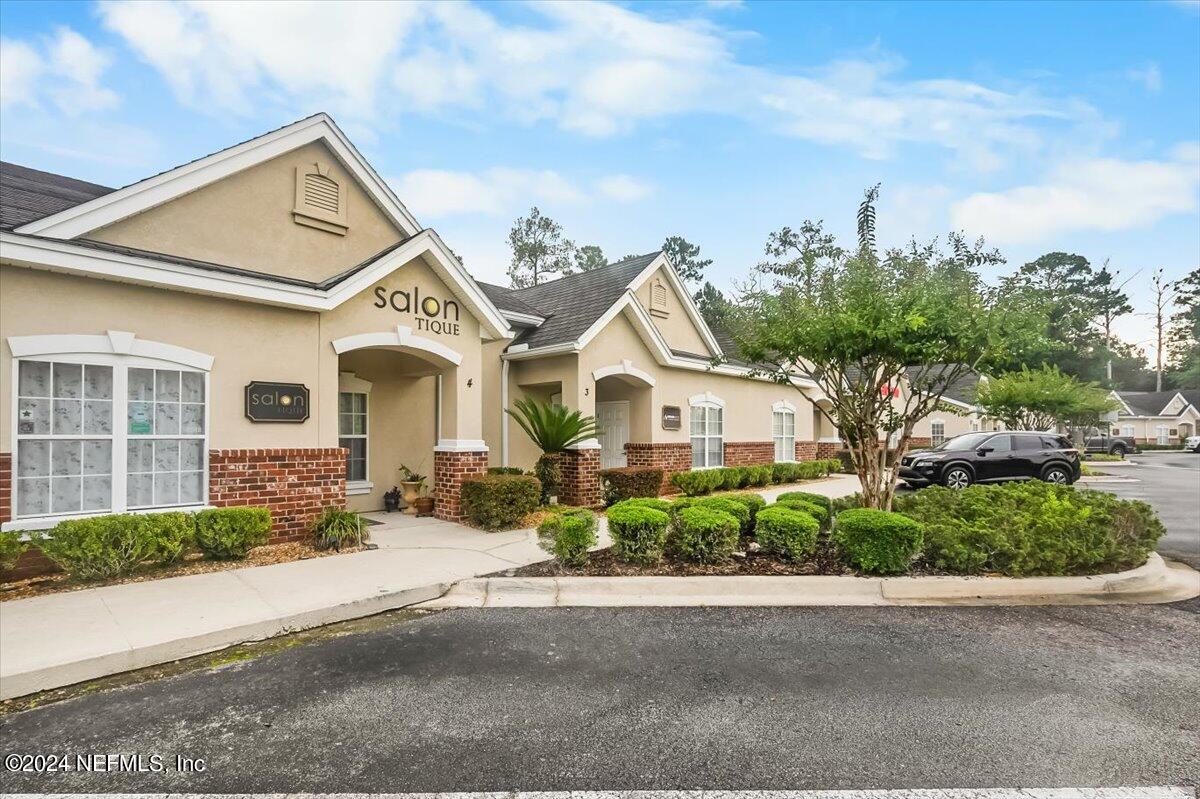 140 GATEWAY Circle 4