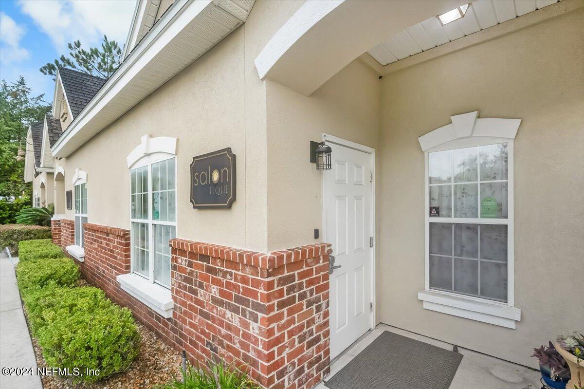 140 GATEWAY Circle 4
