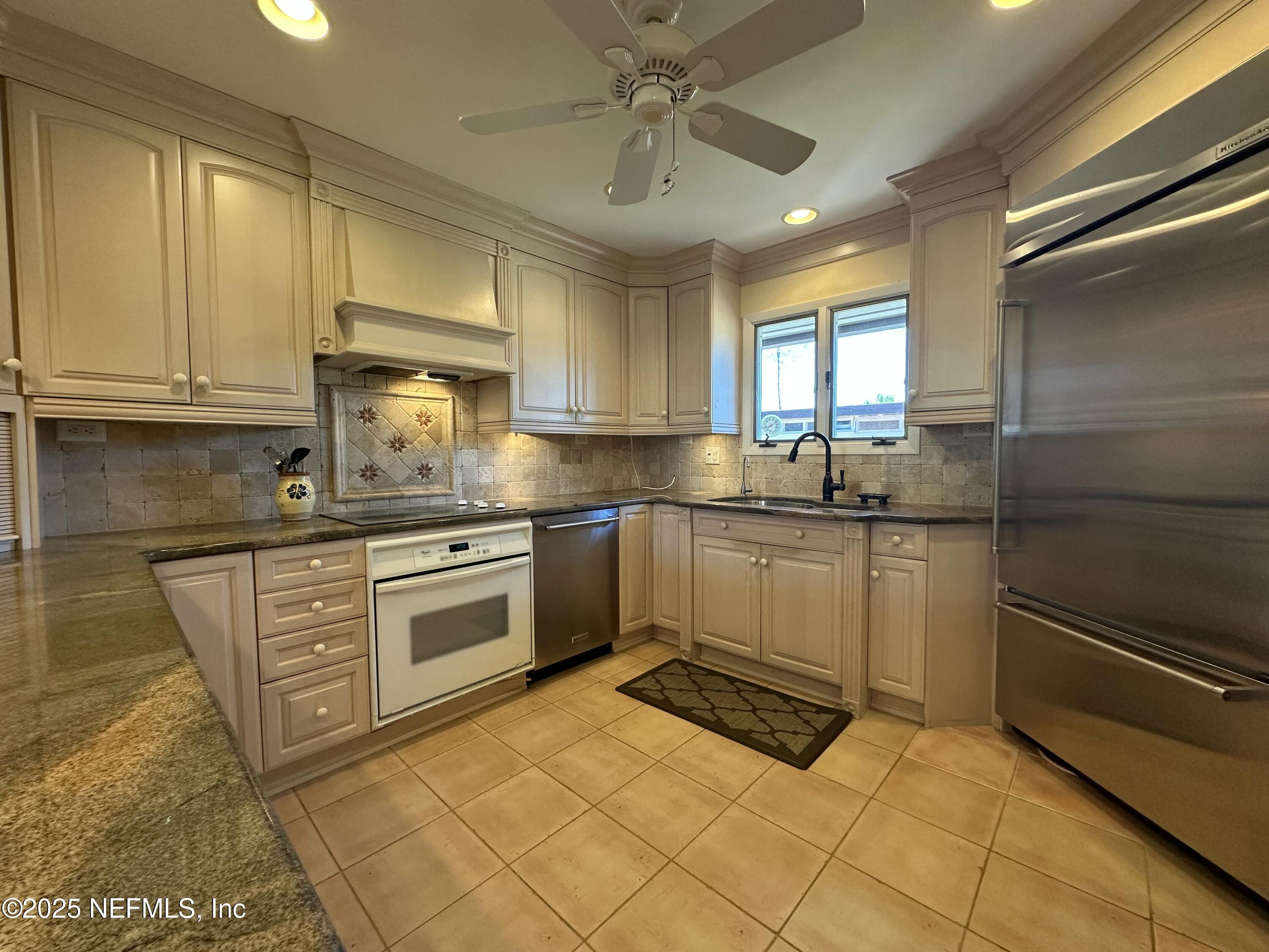 525 QUAIL POINTE Lane