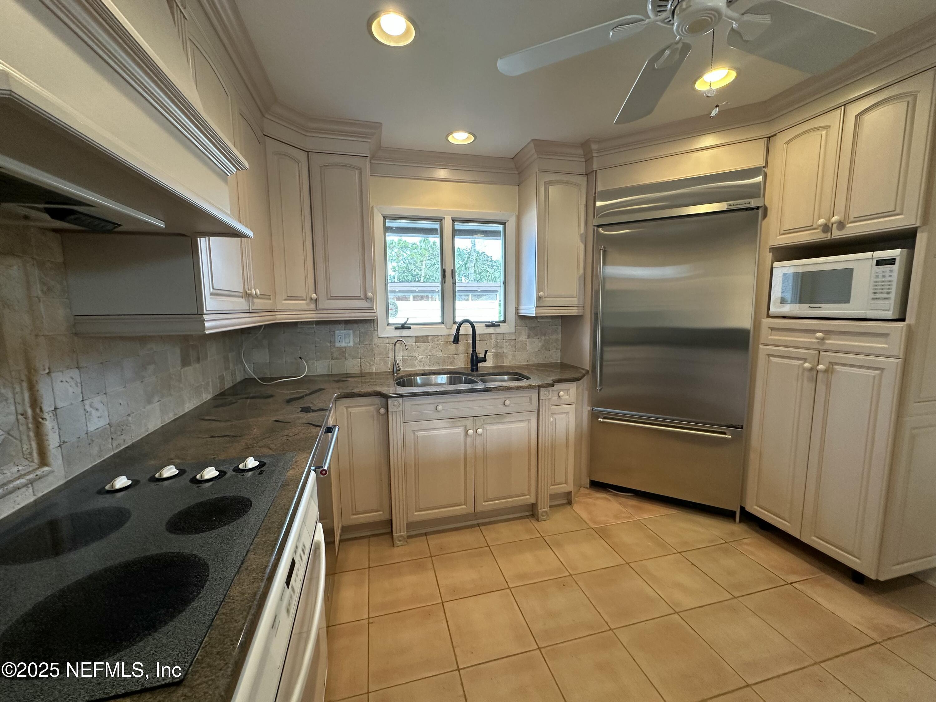 525 QUAIL POINTE Lane