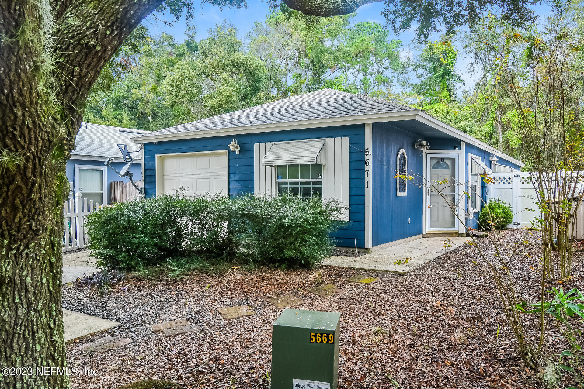 JACKSONVILLE, FL home for sale located at 5671 ELLIS TRACE DR, JACKSONVILLE, FL 32205