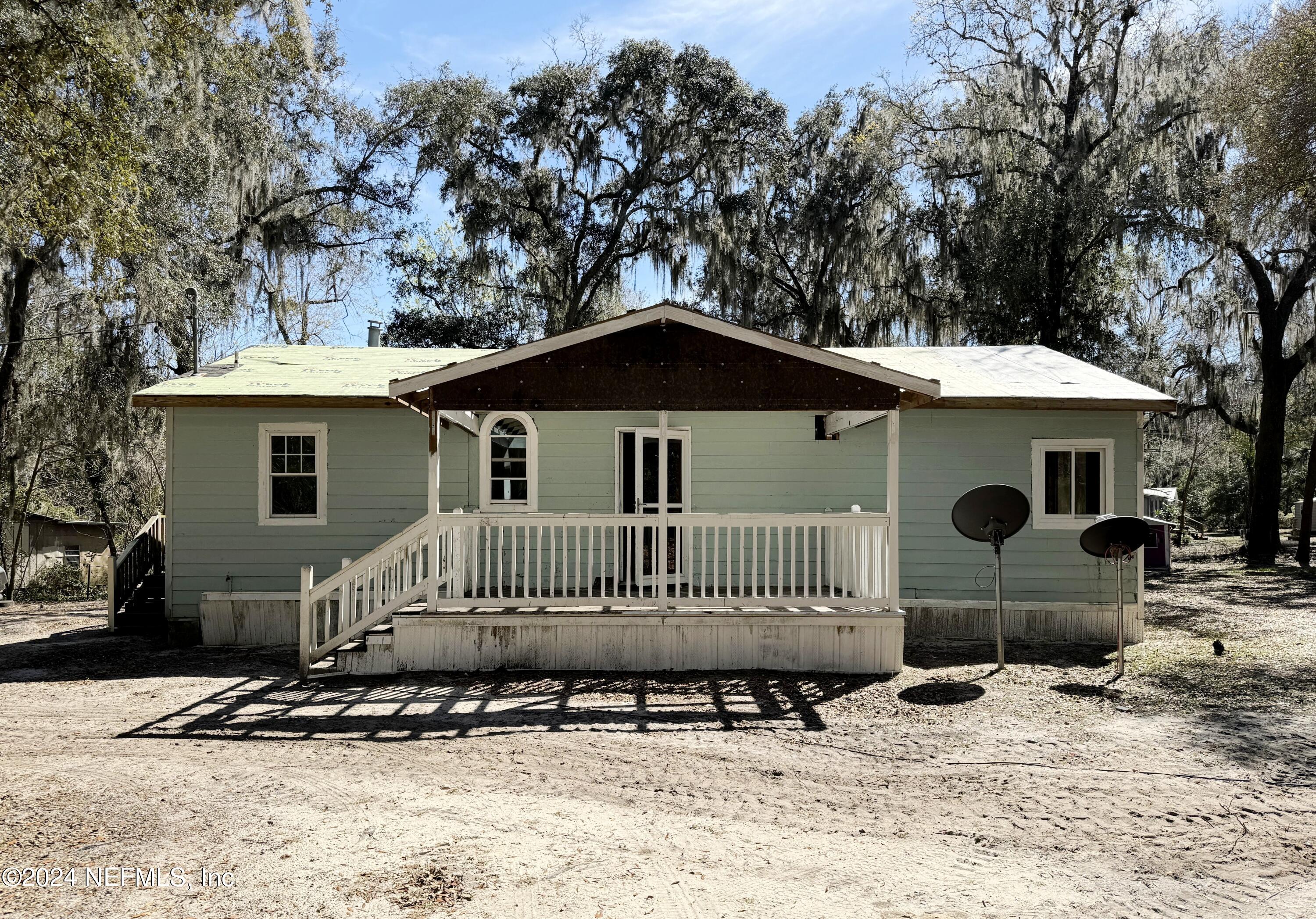 Hawthorne, FL home for sale located at 125 DIXIE Street, Hawthorne, FL 32640
