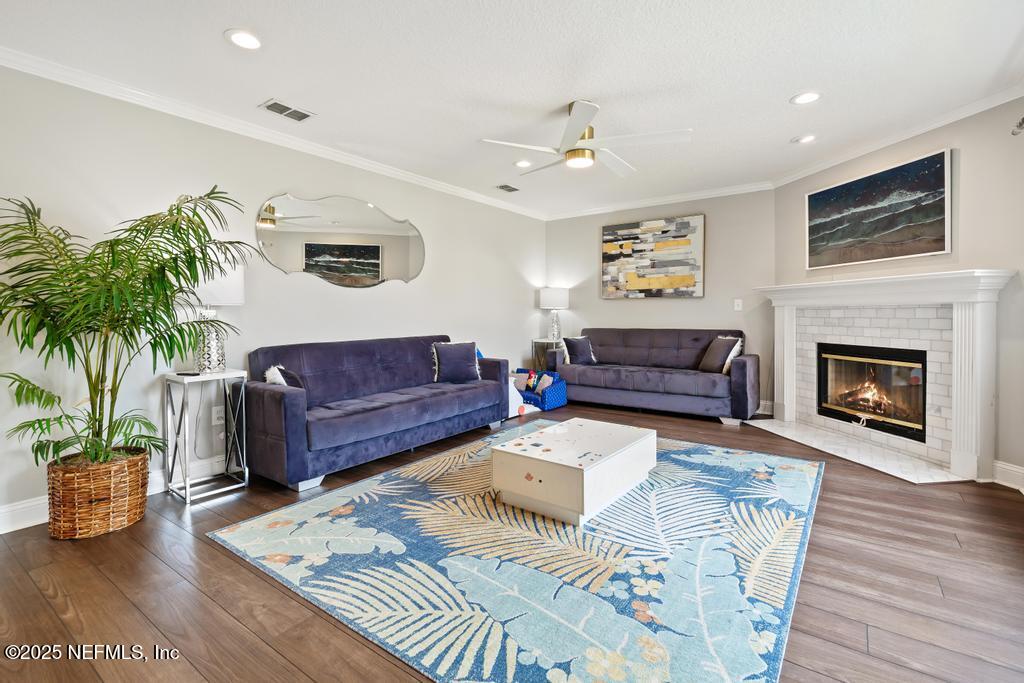 1405 W CHINABERRY Court