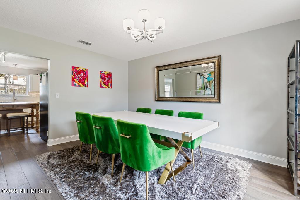 1405 W CHINABERRY Court