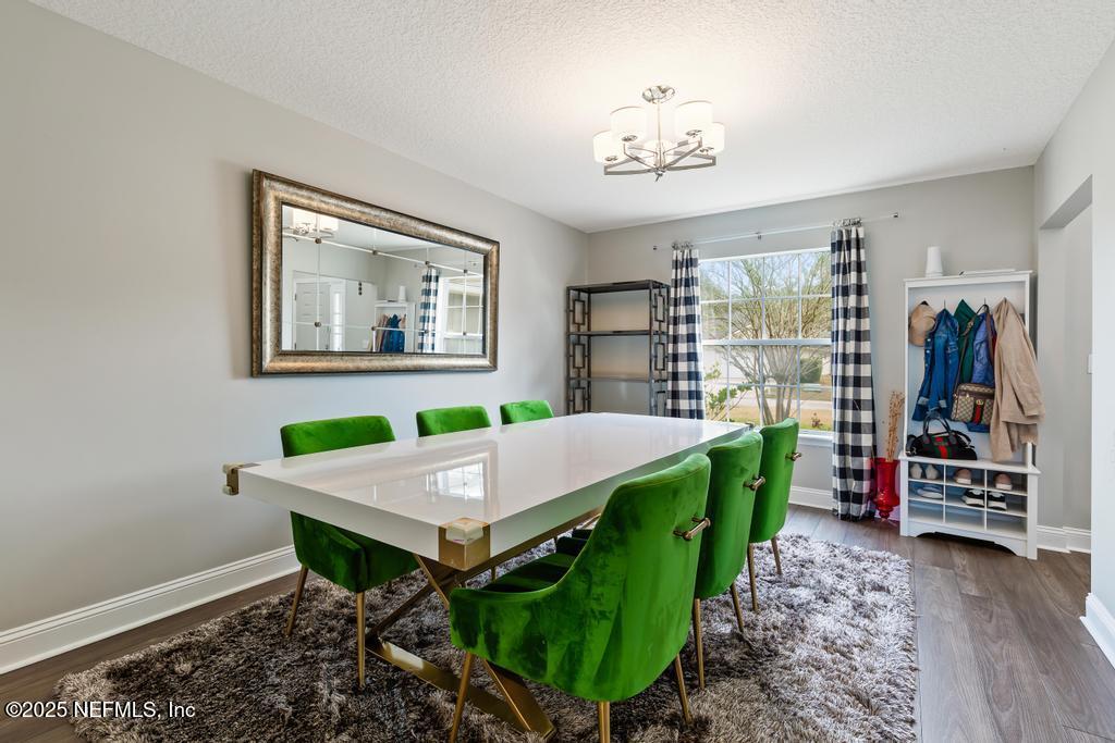 1405 W CHINABERRY Court