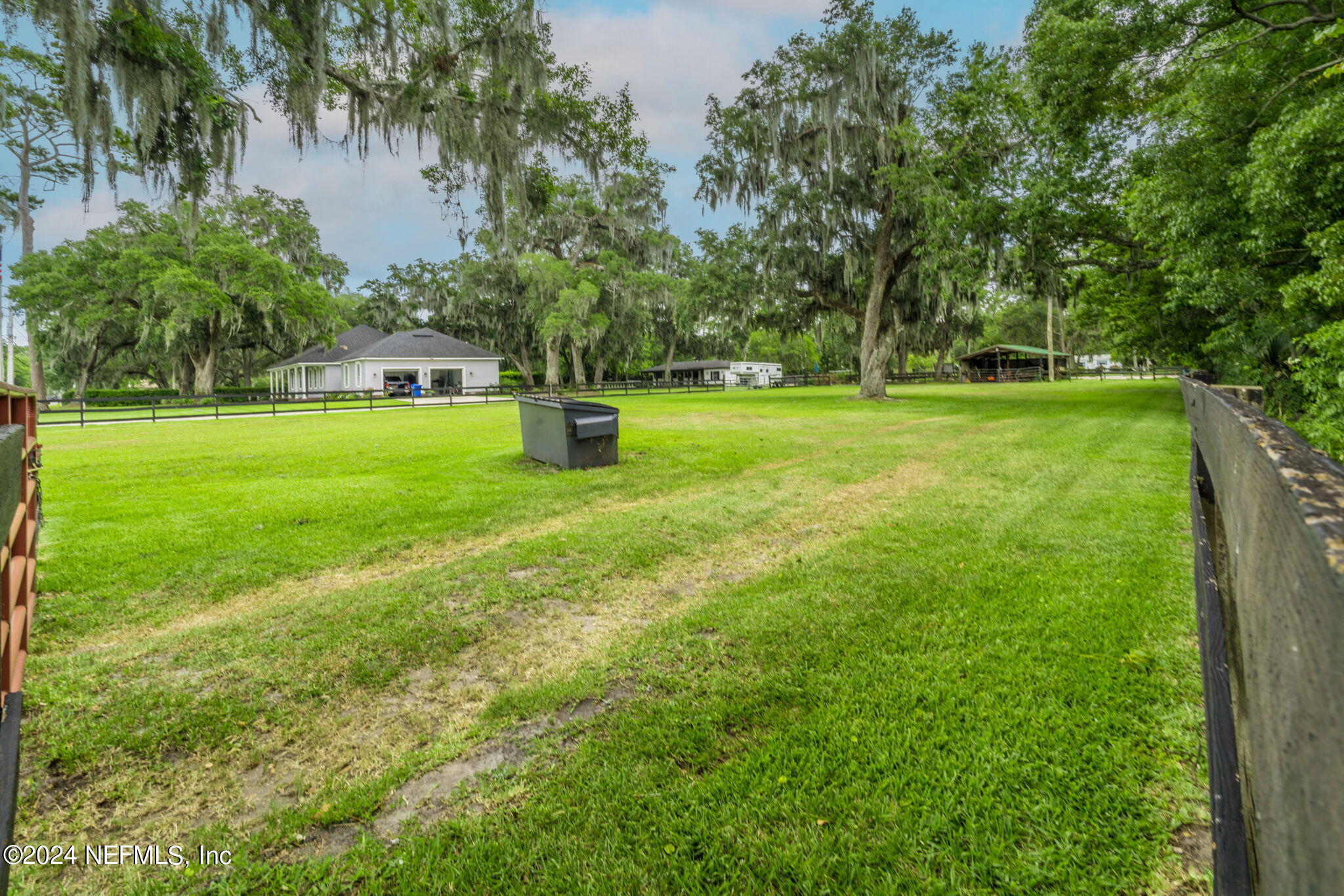 24X CANAL Boulevard