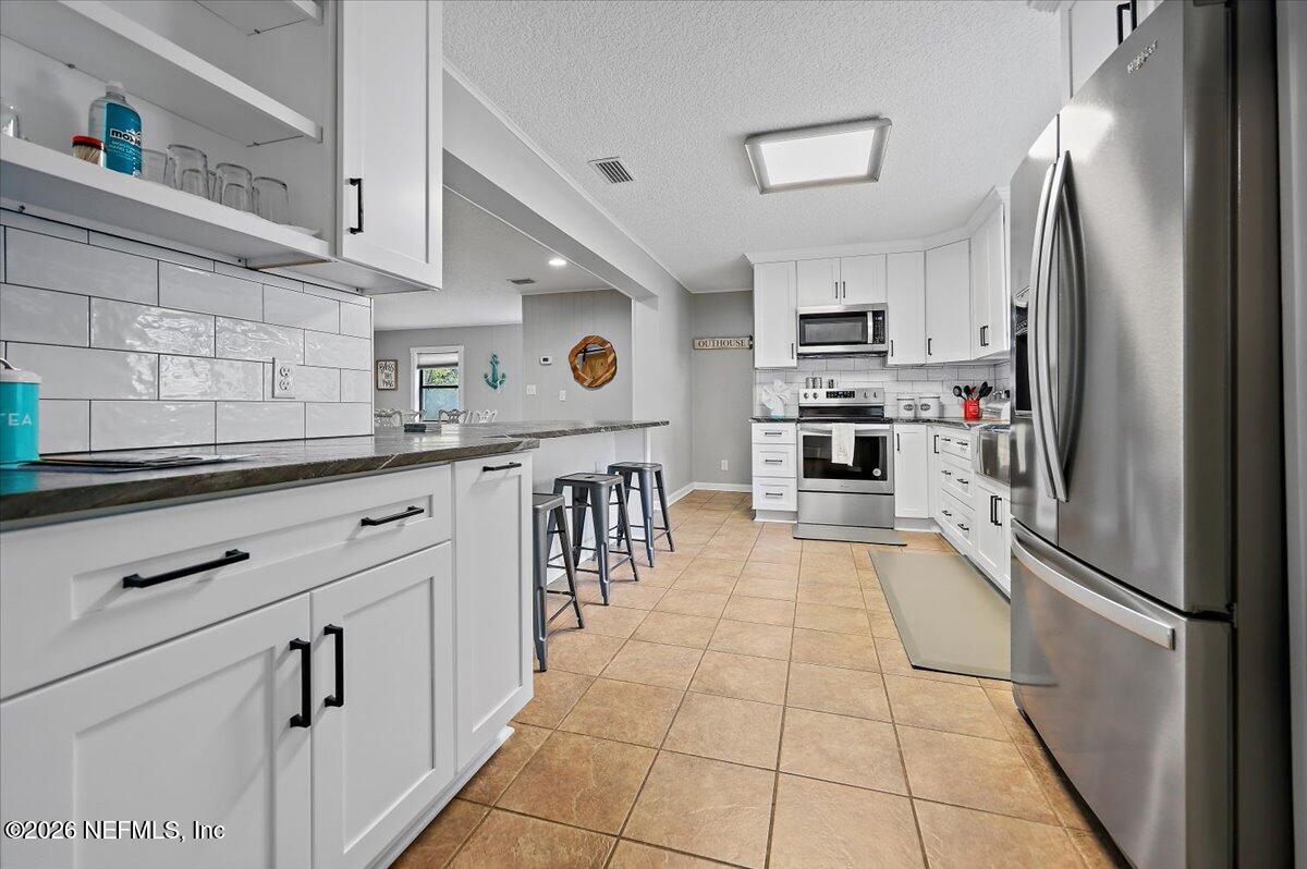 567 W HILLSBOROUGH Avenue