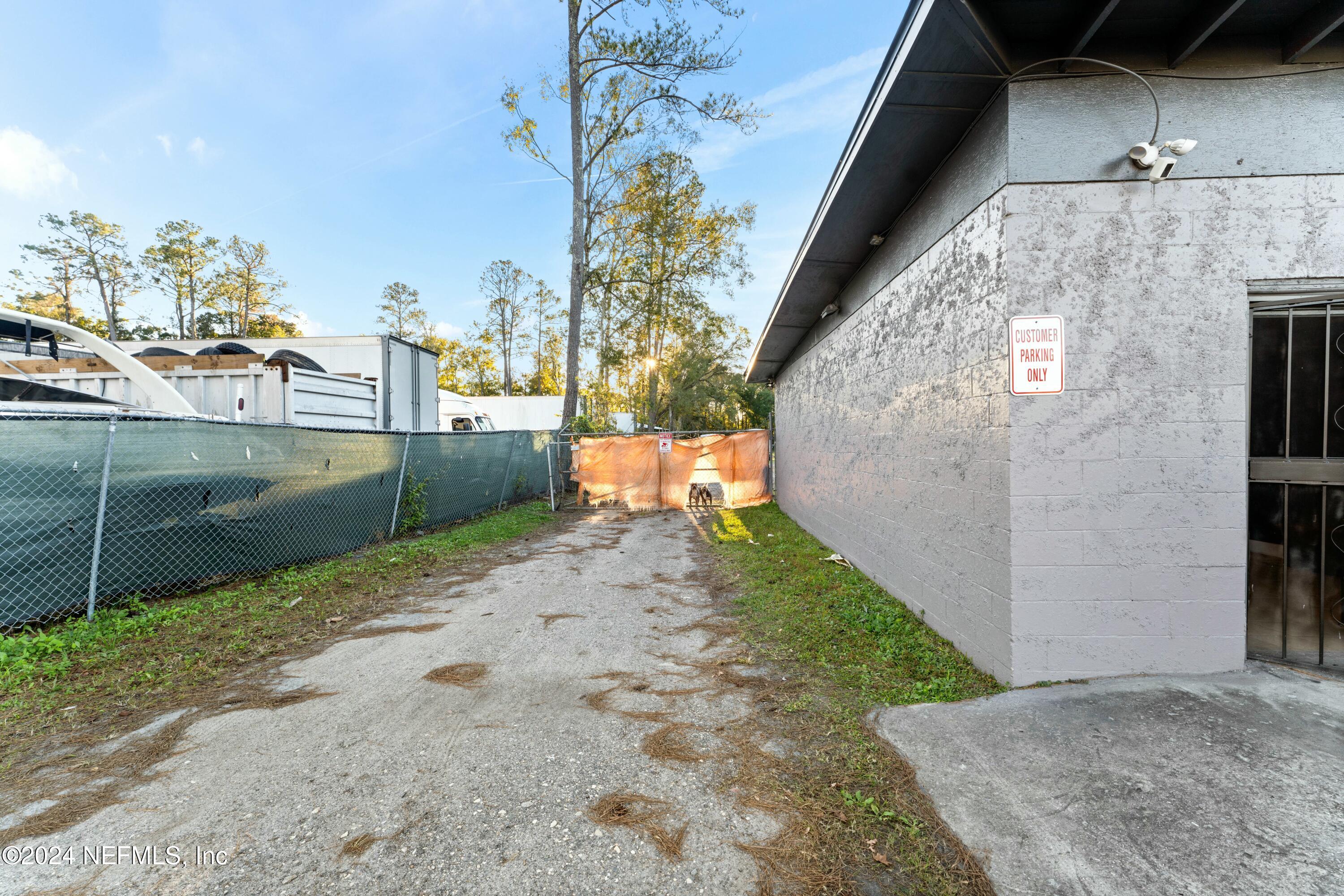 8342 NEW KINGS Road 1-3