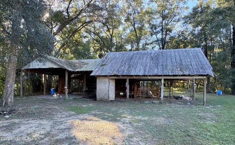 A home in Interlachen