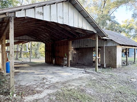 A home in Interlachen