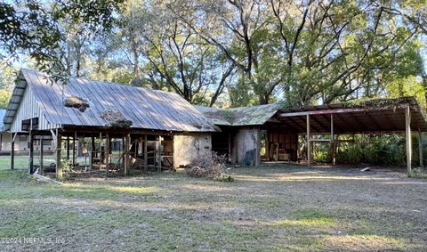 A home in Interlachen