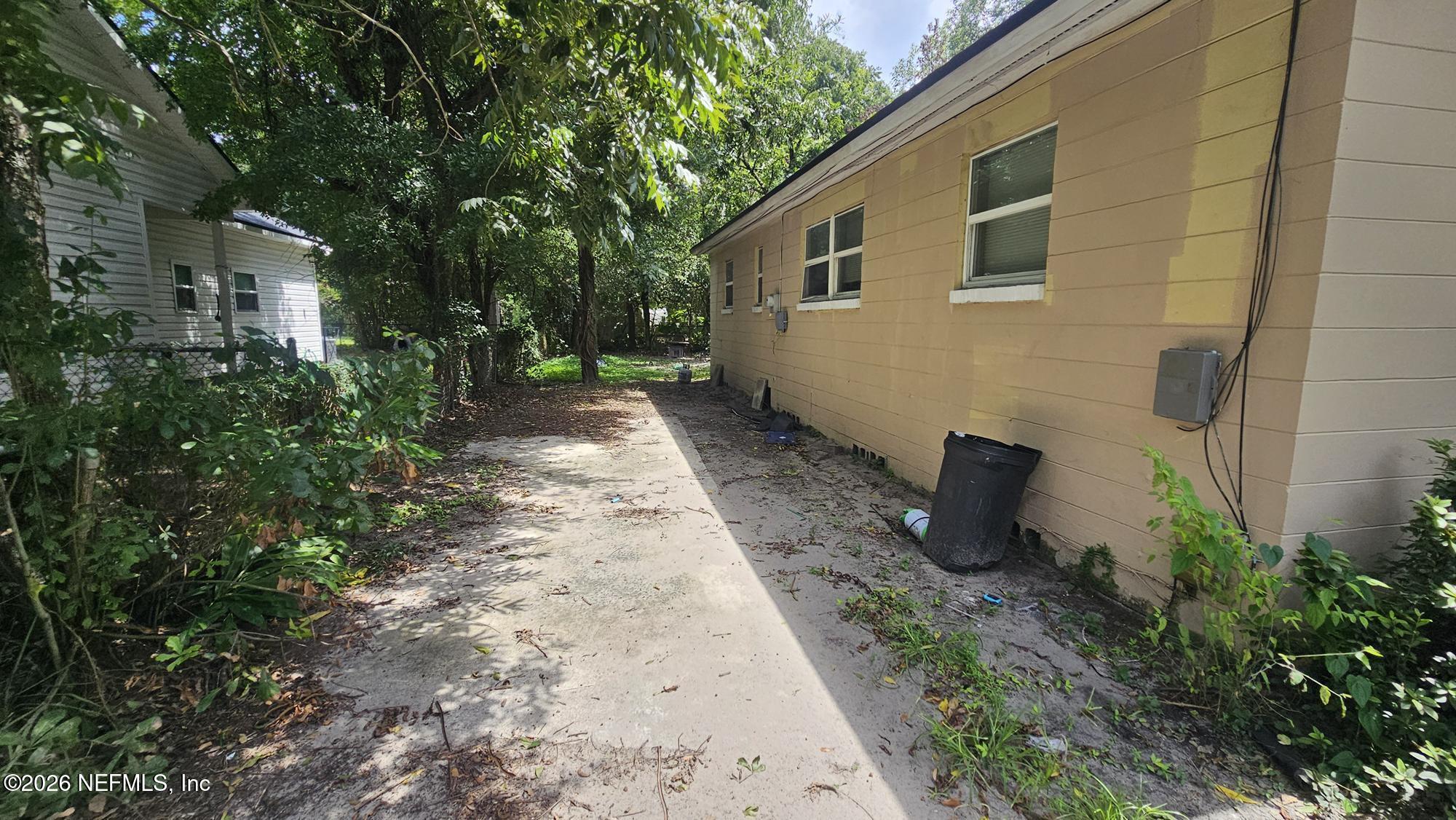 2727 N N DAVIS RD Street