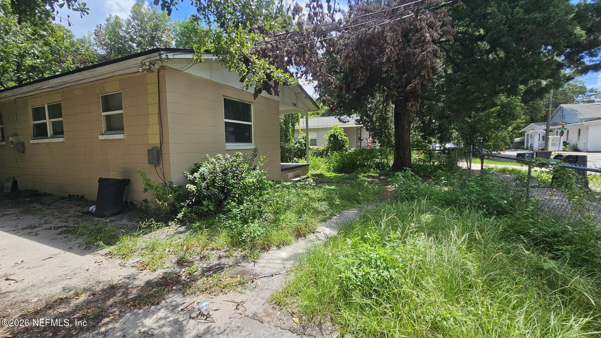 2727 N N DAVIS RD Street