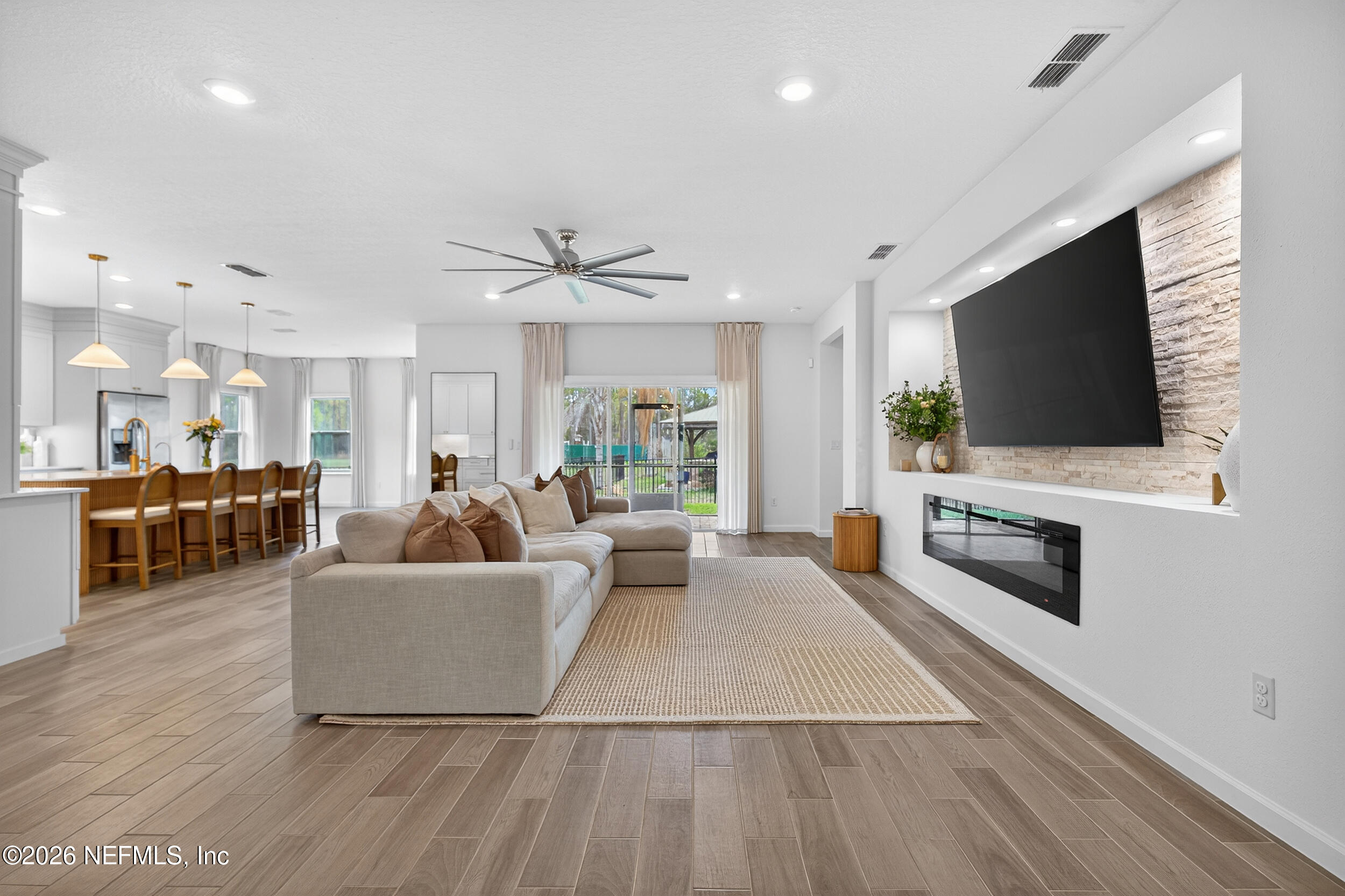 3806 FEATHERSTONE Court