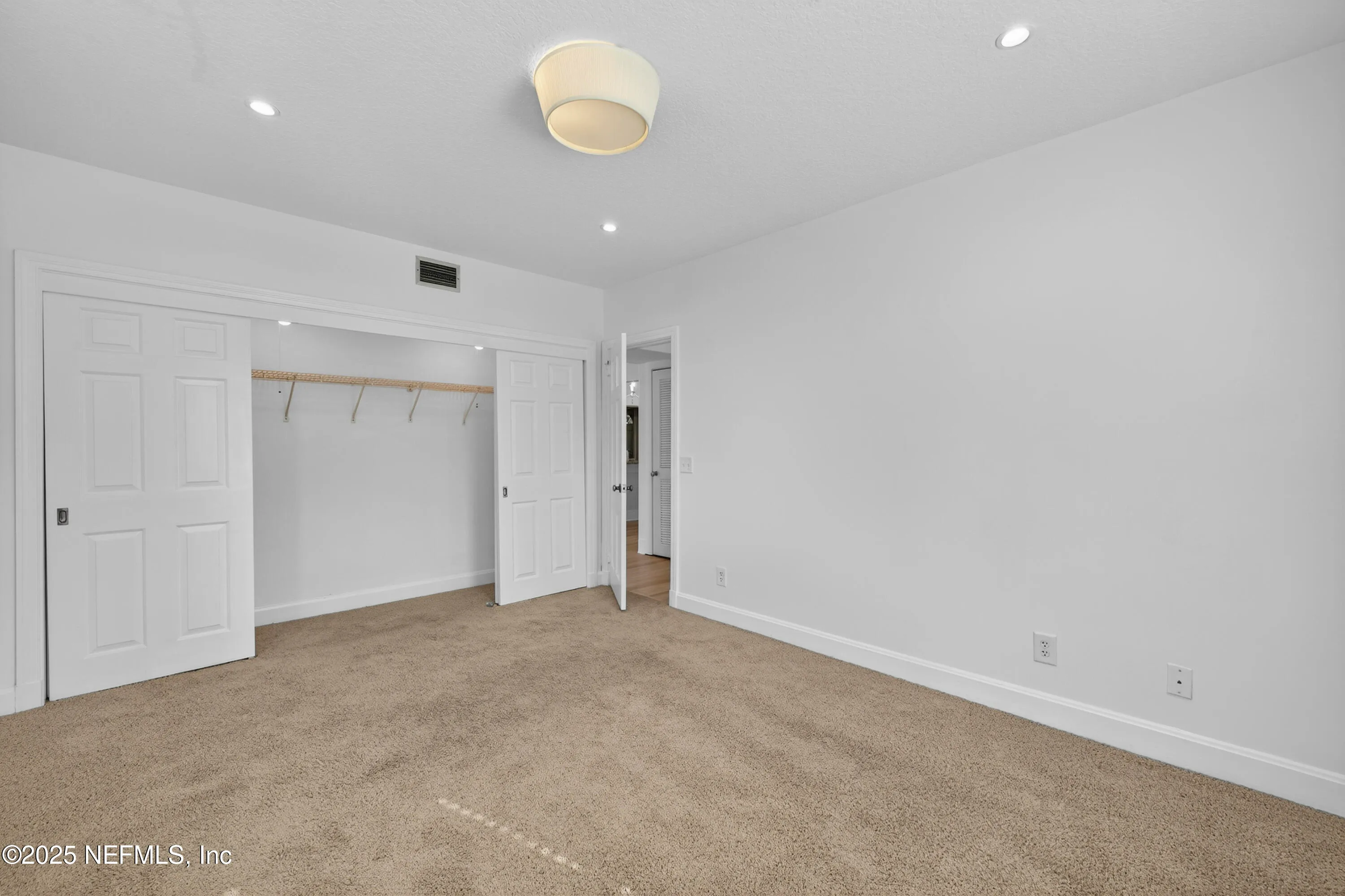 Jacksonville, Florida 32207, United States, 2 Bedrooms Bedrooms, ,2 BathroomsBathrooms,Residential,Coming Soon,228744