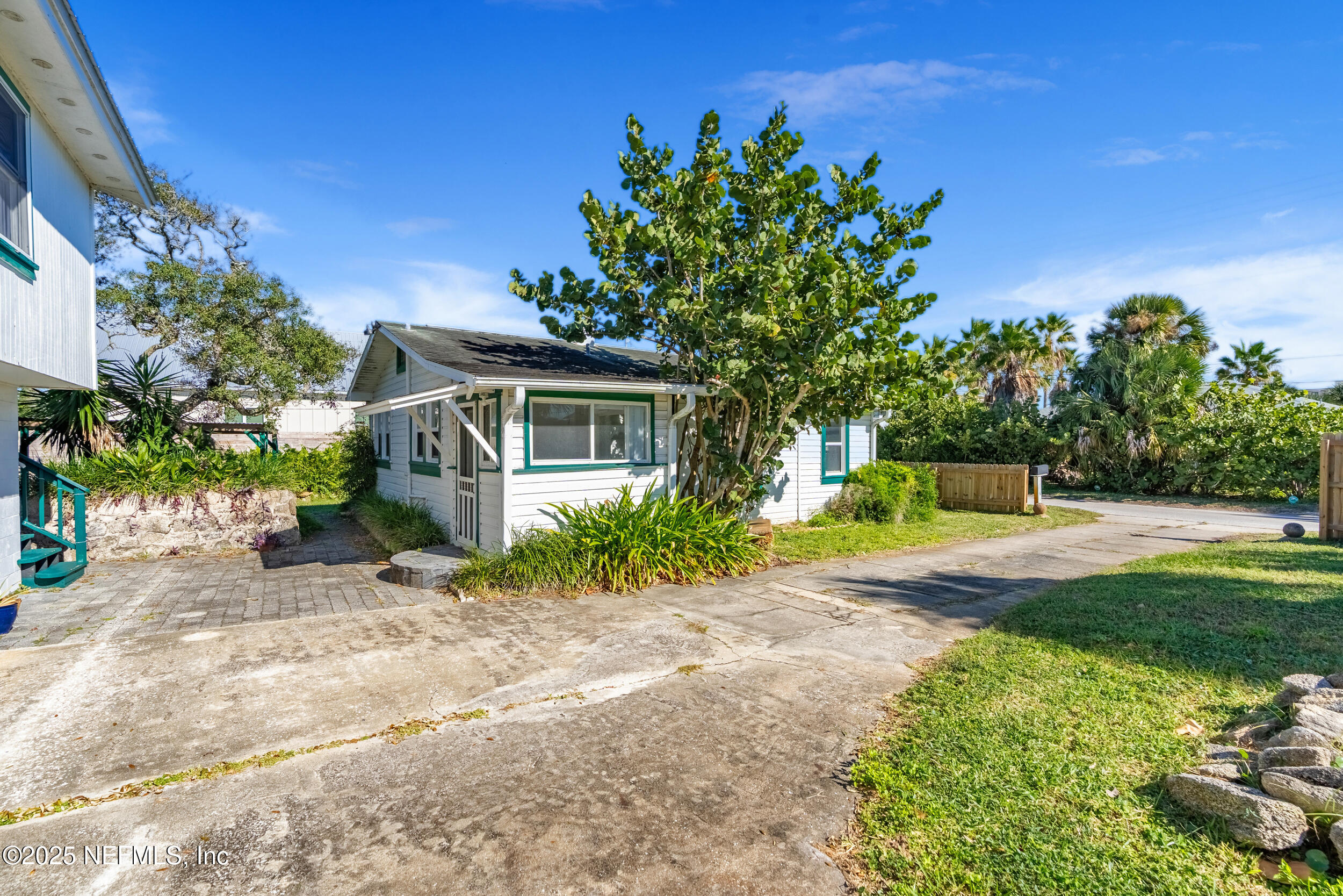 6951 MIDDLETON Avenue