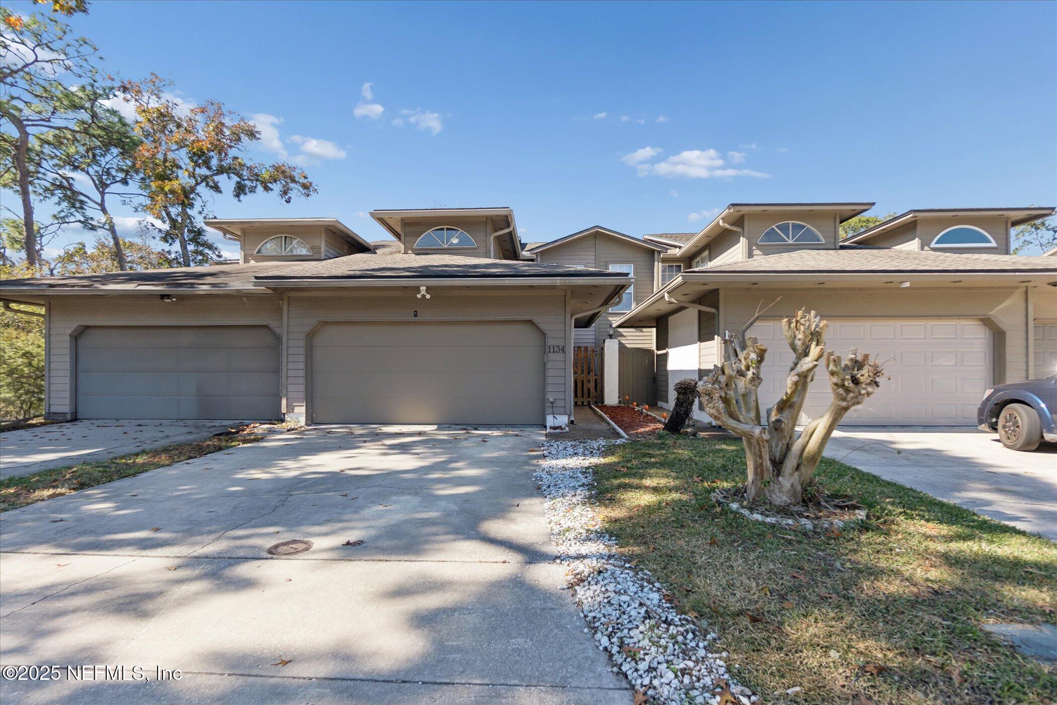 1134 FROMAGE Circle W