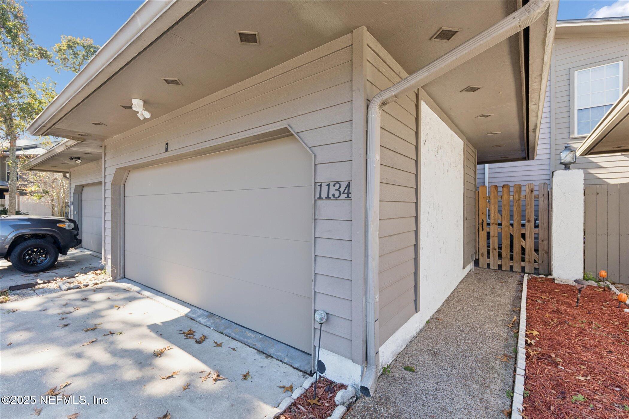 1134 FROMAGE Circle W