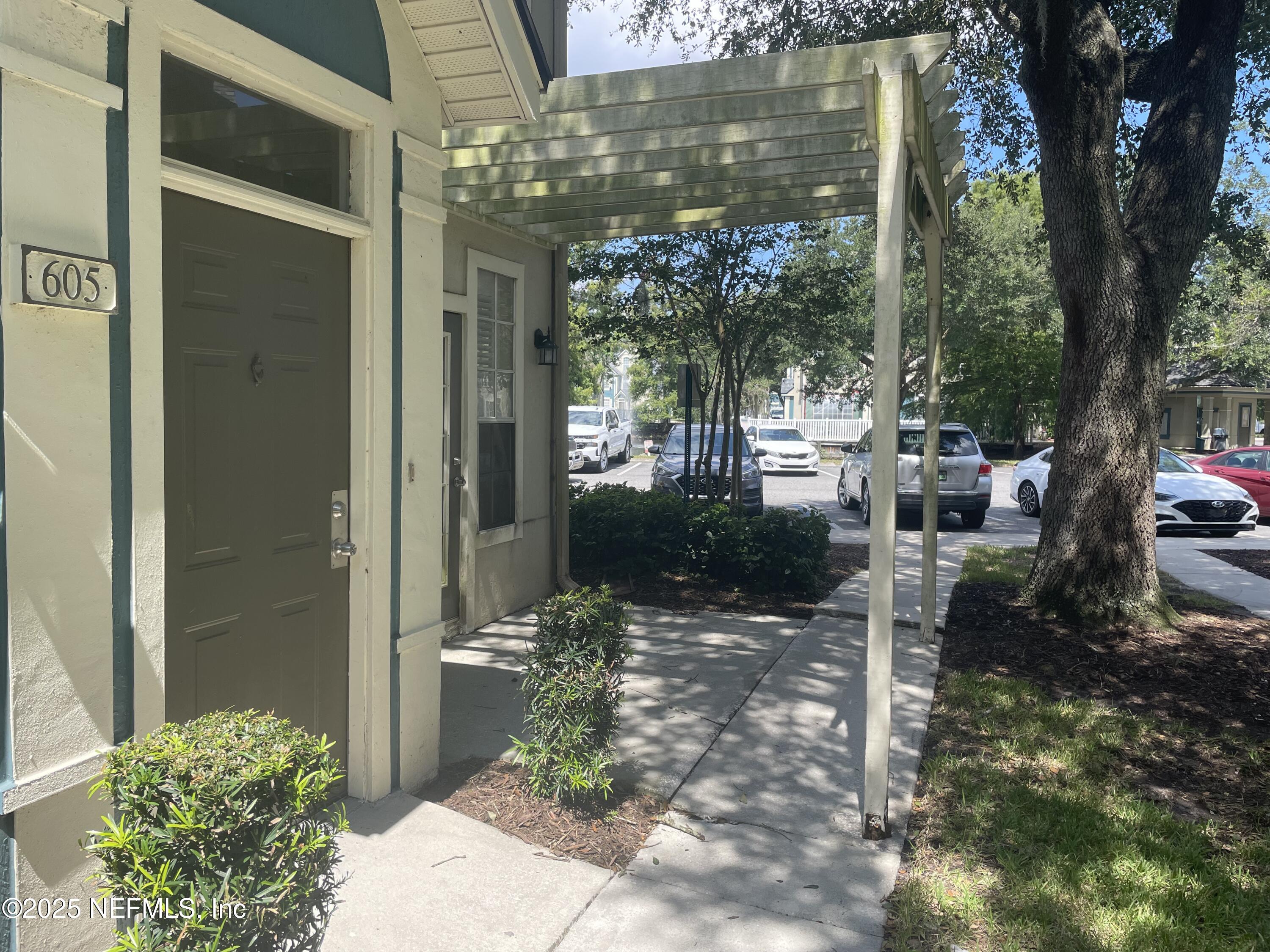 13700 RICHMOND PARK Drive N 605