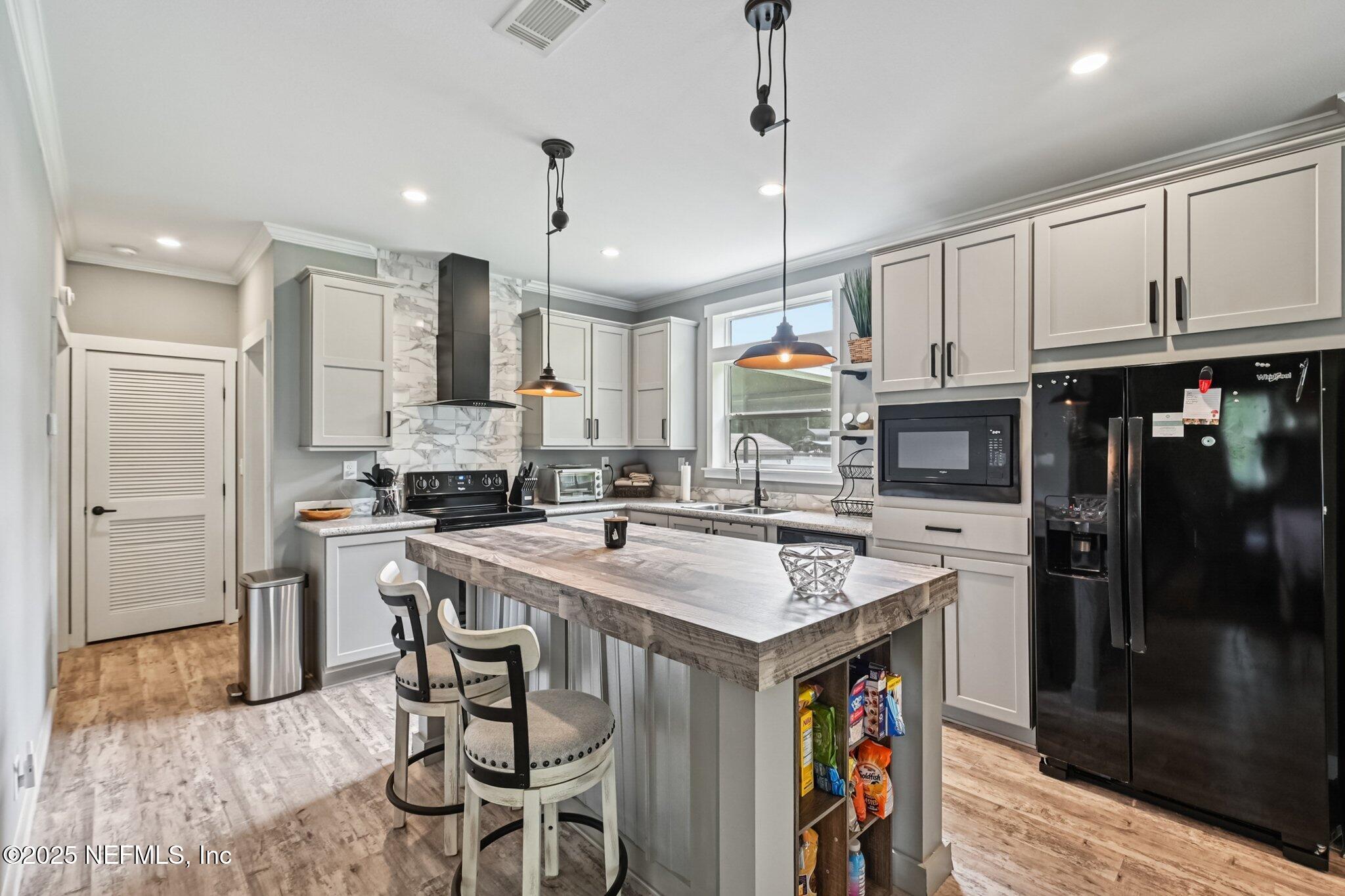 1601 MARLEE Road W