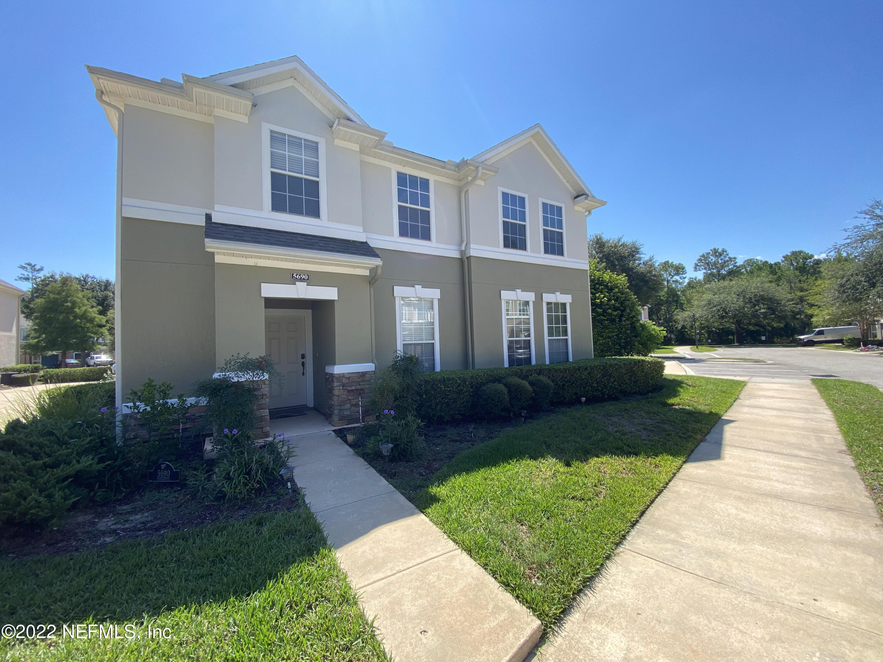 Jacksonville, FL home for sale located at 5690 Parkstone Crossing Drive, Jacksonville, FL 32258